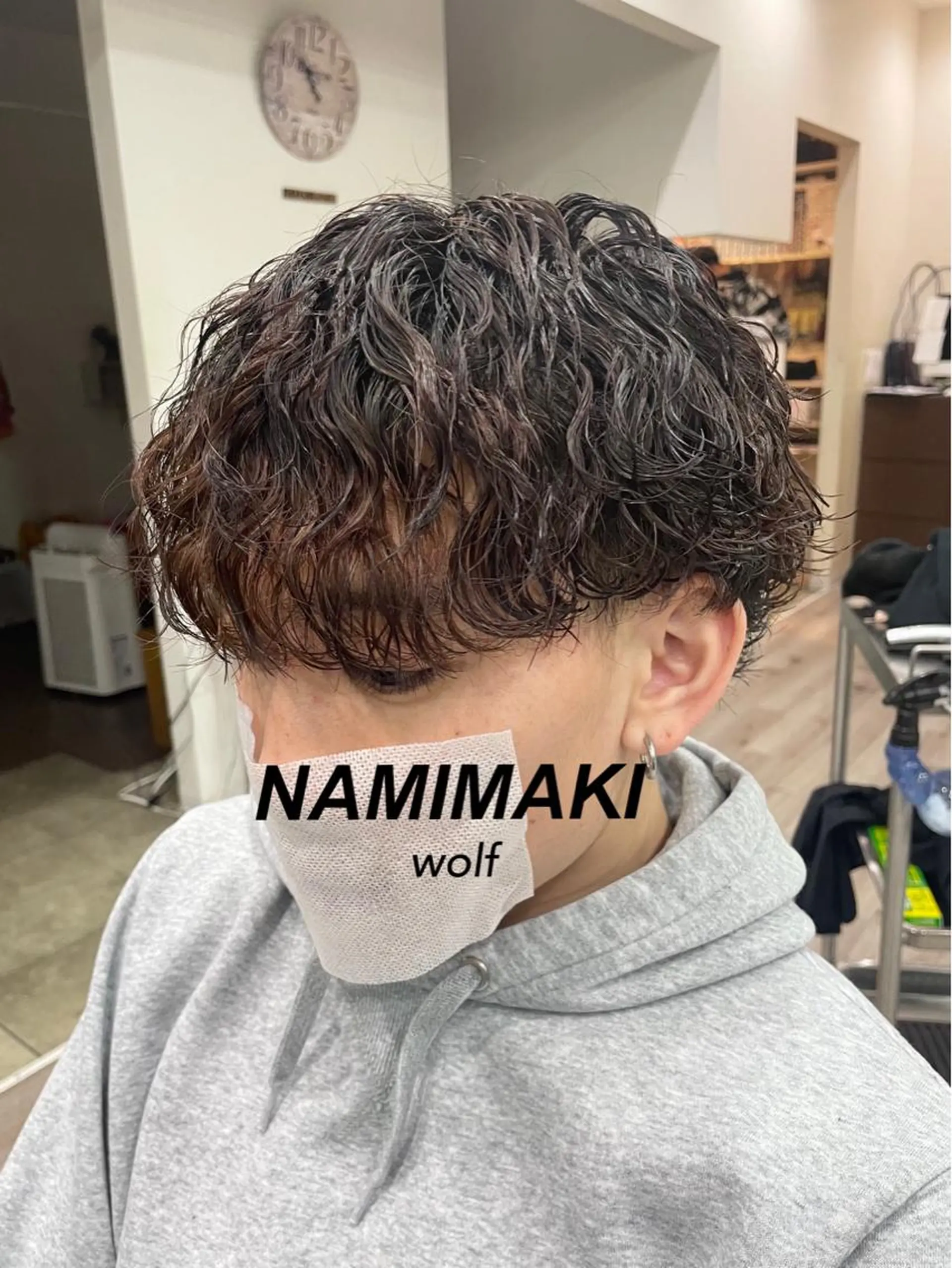 パーマ メンズ 波巻きパーマ メンズウルフカット ウルフカット アタ ムのヘアスタイル