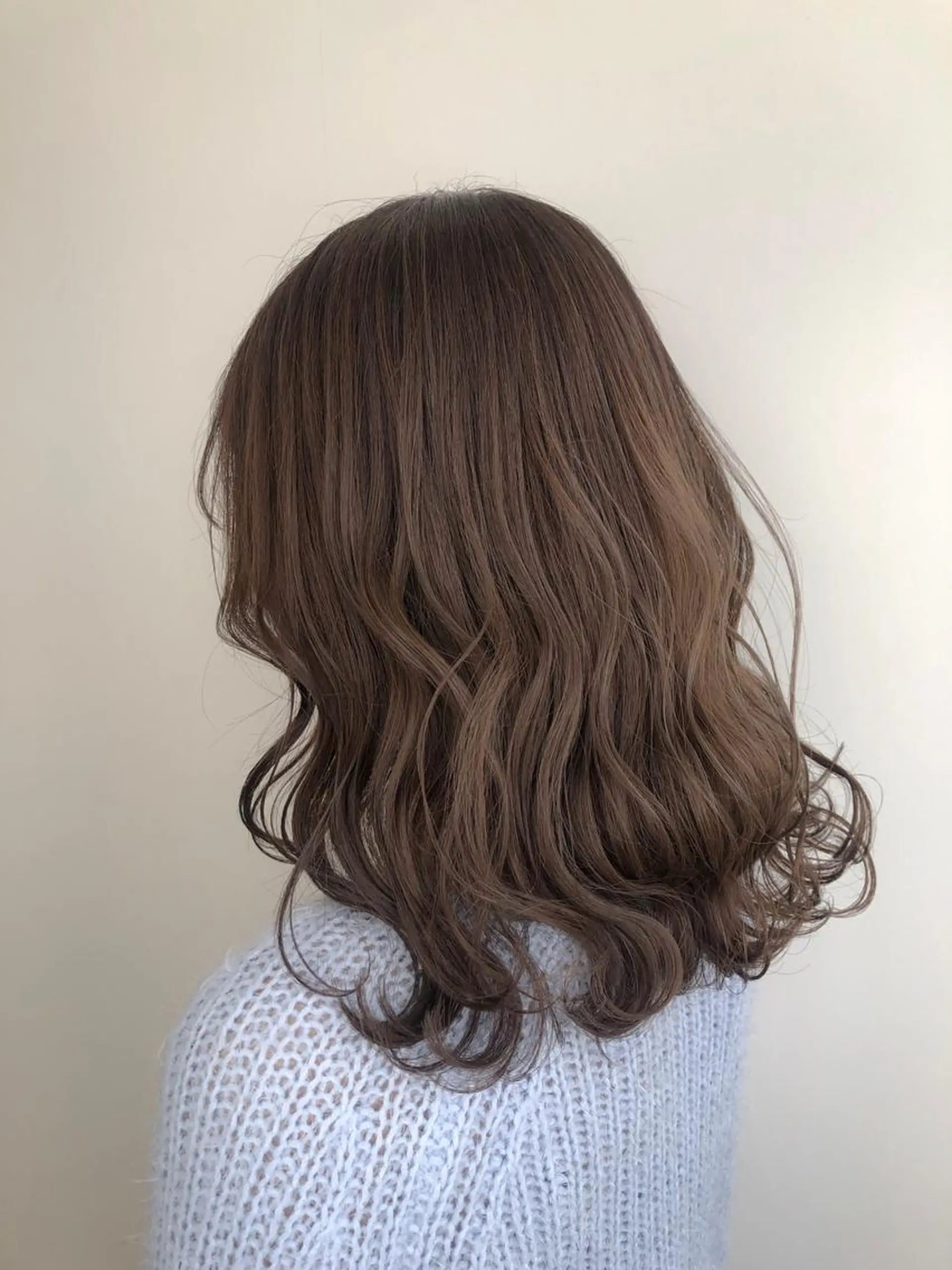 セミロング カラー グレージュ ハイライトカラー ハイライト 【透明感、艶髪】西村 有司のヘアスタイル