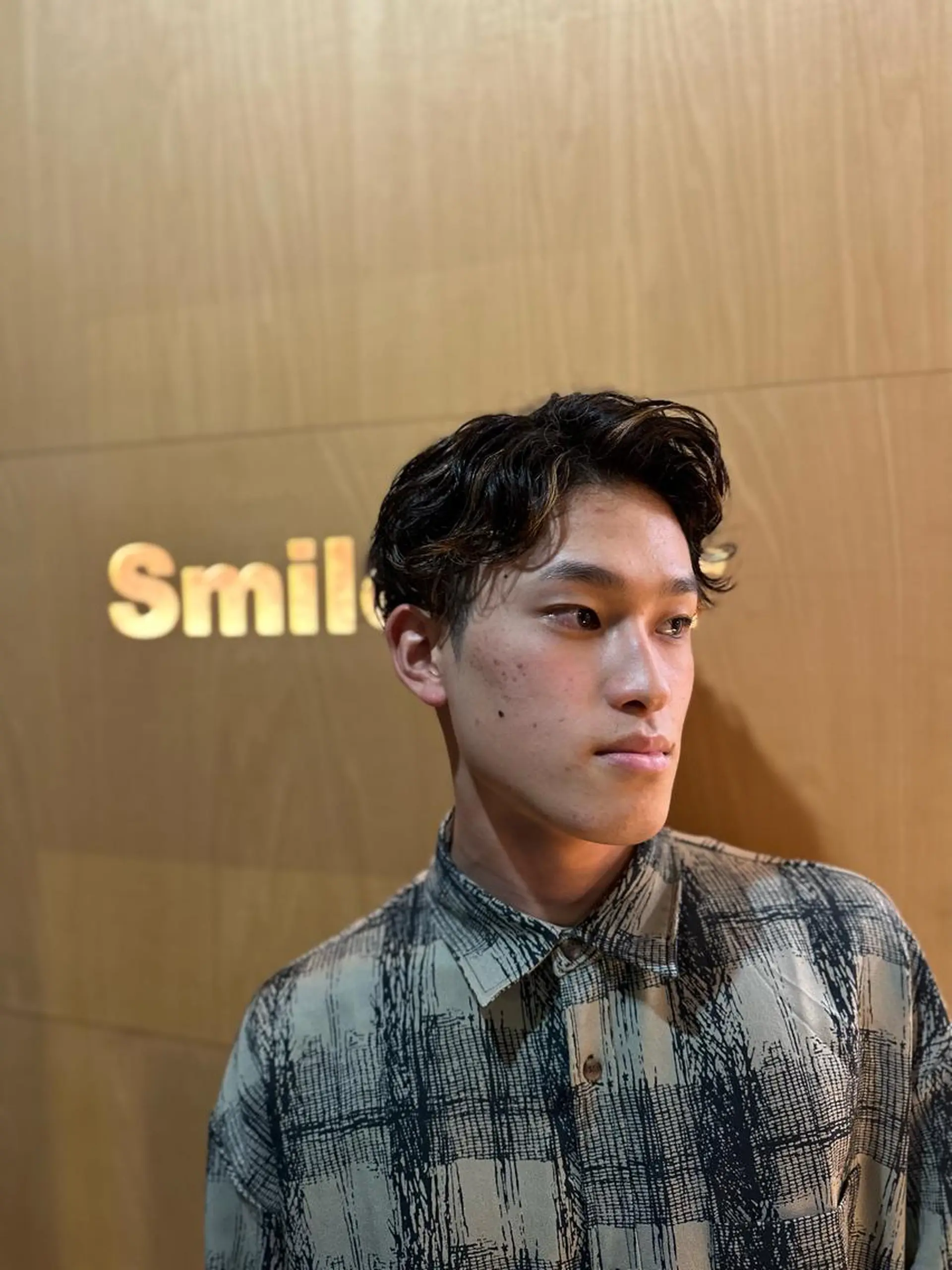 ショート メンズ アップバング メンズパーマ くせ毛 カット メンズカットNo,1 小池 魔裟斗のヘアスタイル