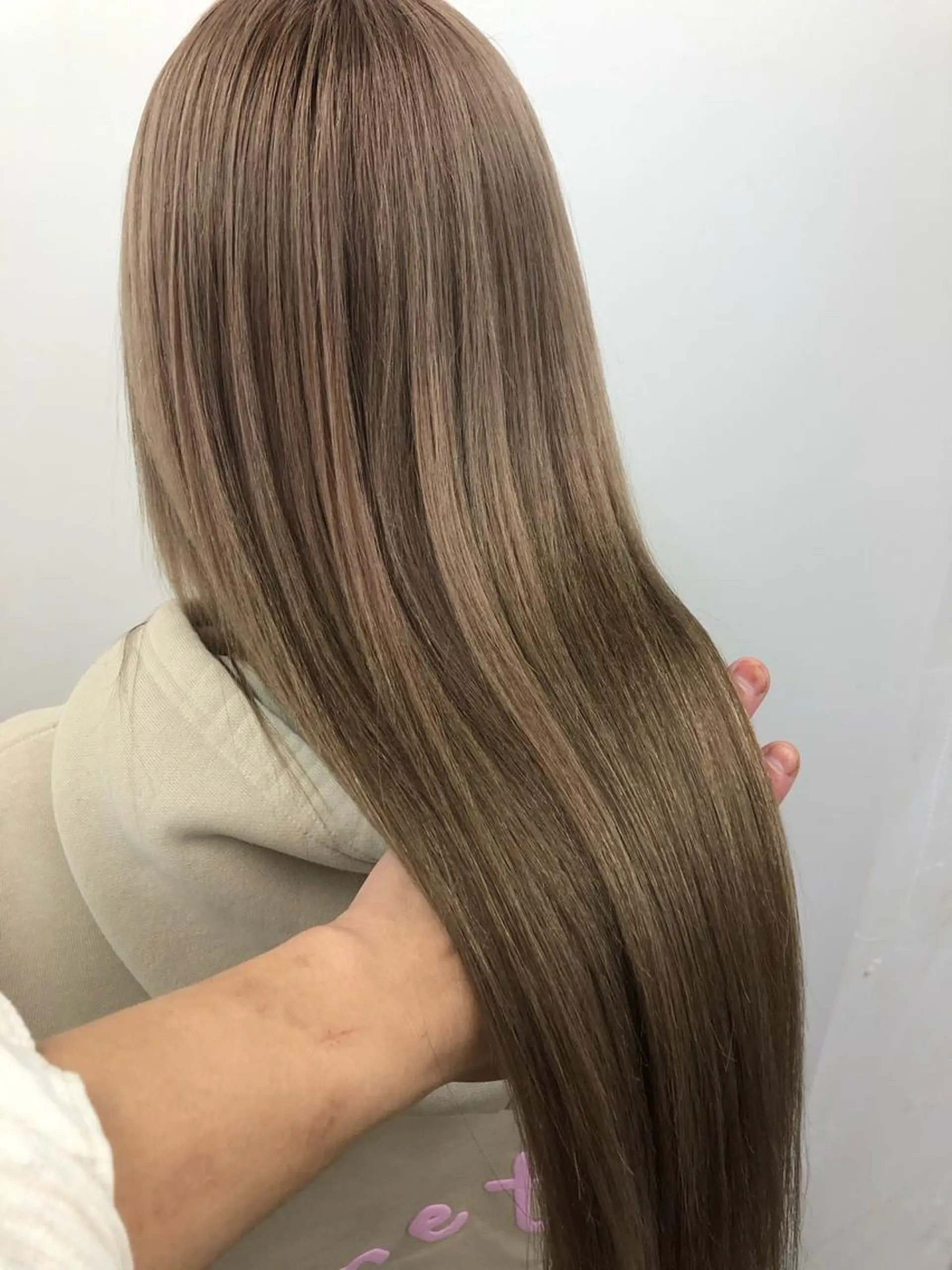 ロング カラー ベージュカラー ブリーチ ハイトーンカラー ミルクティーベージュ レイヤー/エクステ alpha下妻のヘアスタイル