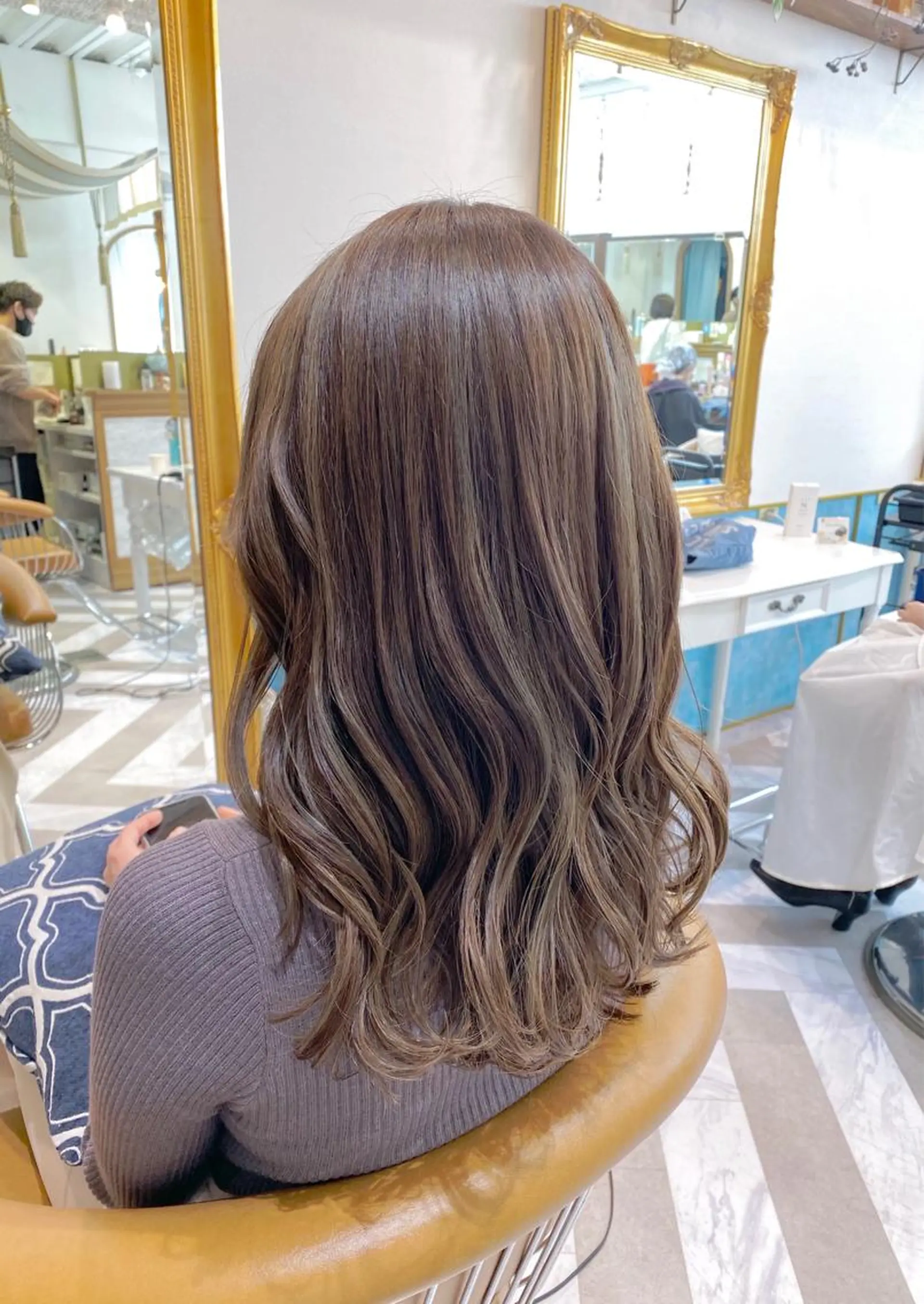 ミディアム ヘアカラー トリートメント レイヤーカット /透明感カラー西田のヘアスタイル