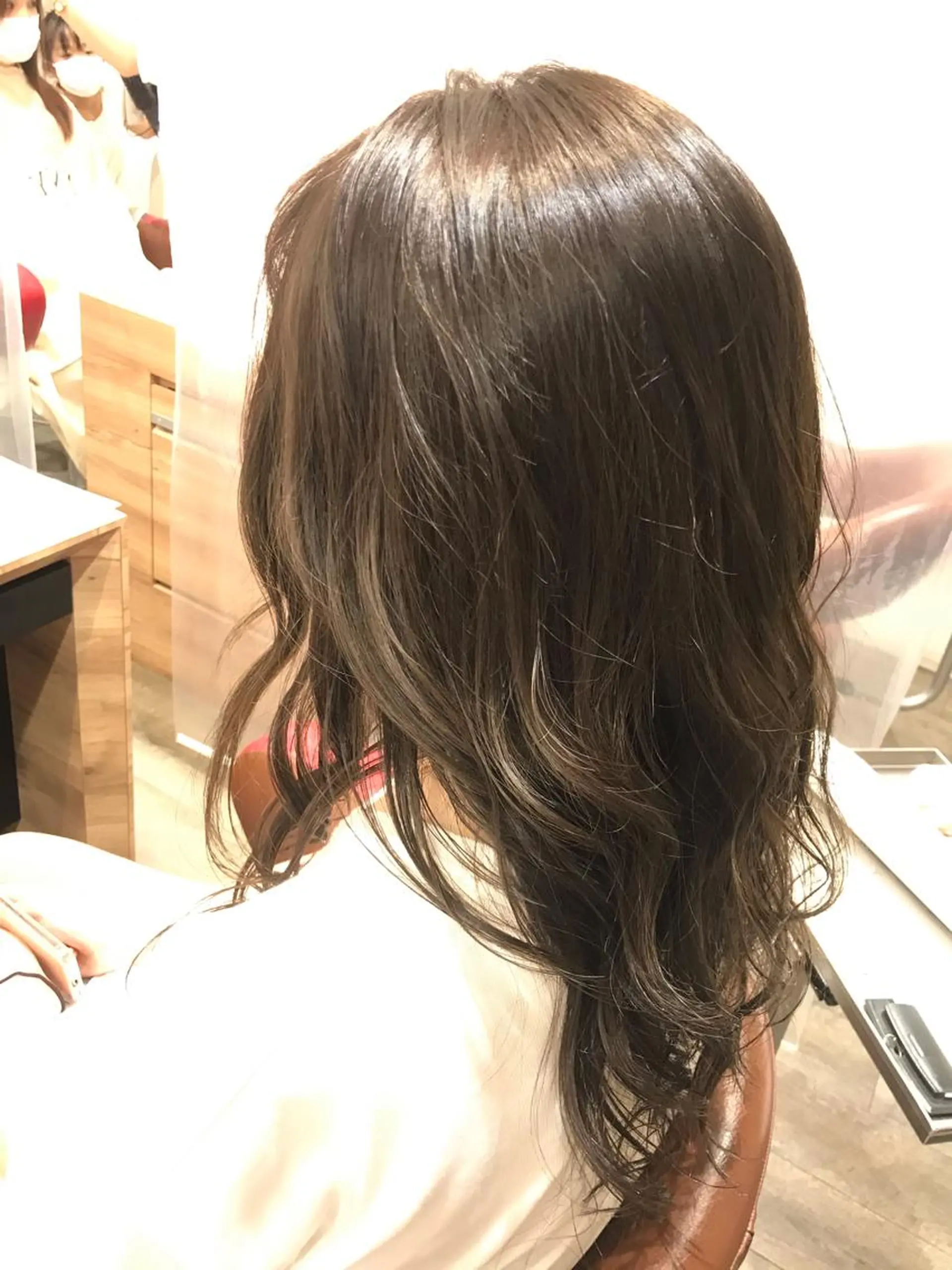 ロング カラー 透明感カラー グレージュ カーキグレージュ 限定クーポン 💕大量更新ブリーチのヘアスタイル