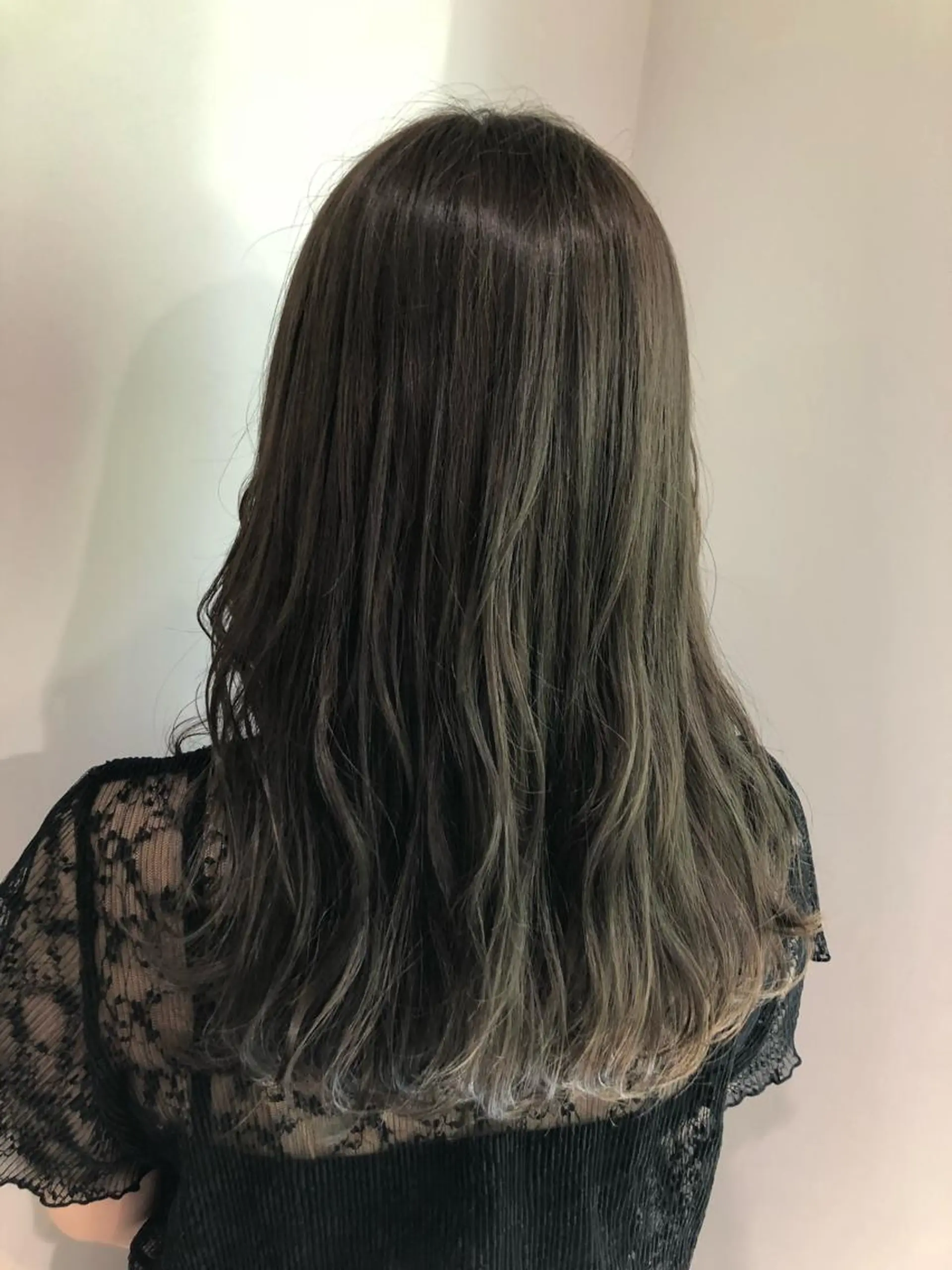 セミロング カラー アッシュ カット ヘアカラー トリートメント scene. haraのヘアスタイル