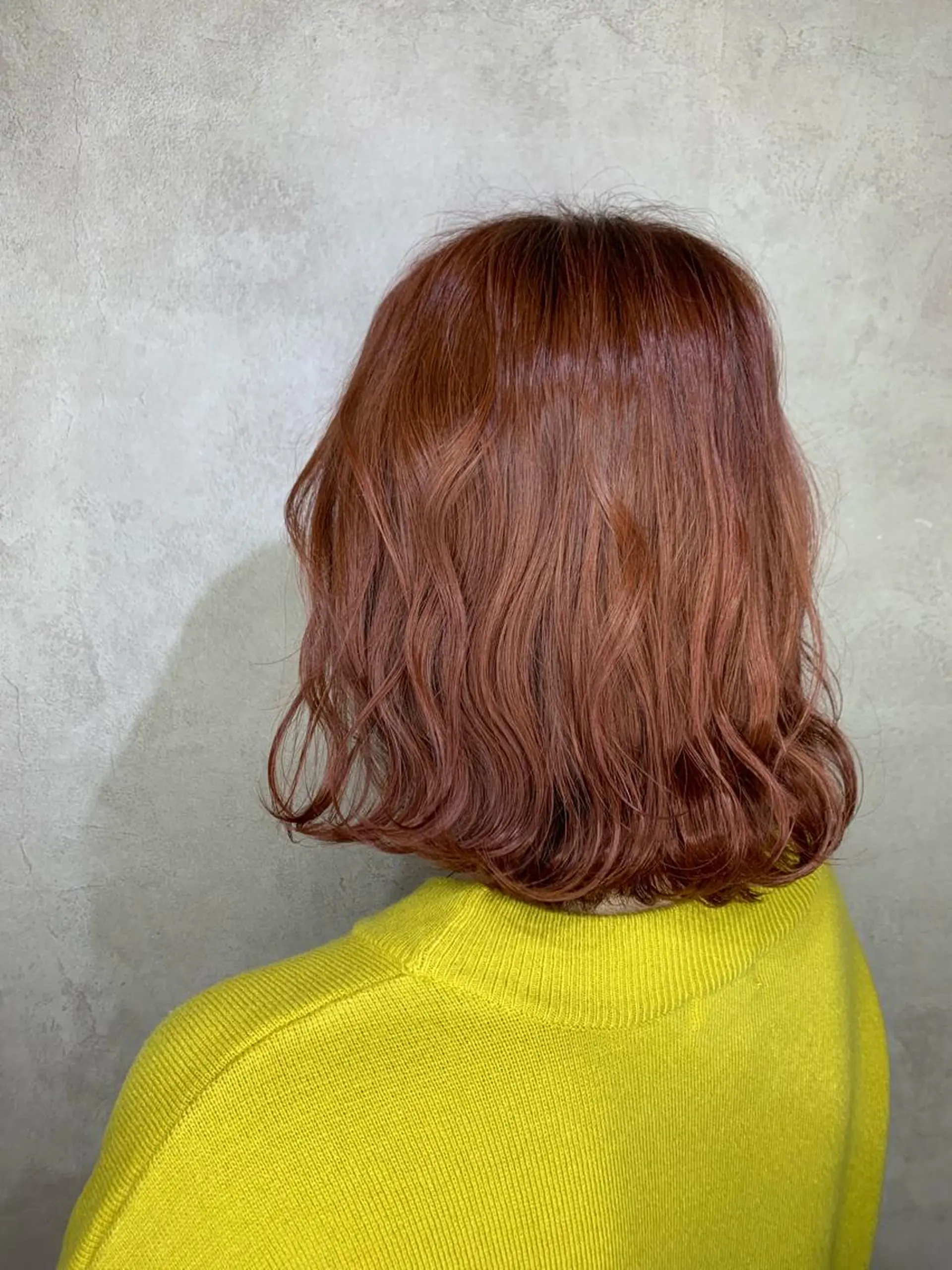 ミディアム カラー ブリーチ ブリーチなしカラー ピンクカラー レッドカラー ヘアカラー swan ユイカのヘアスタイル