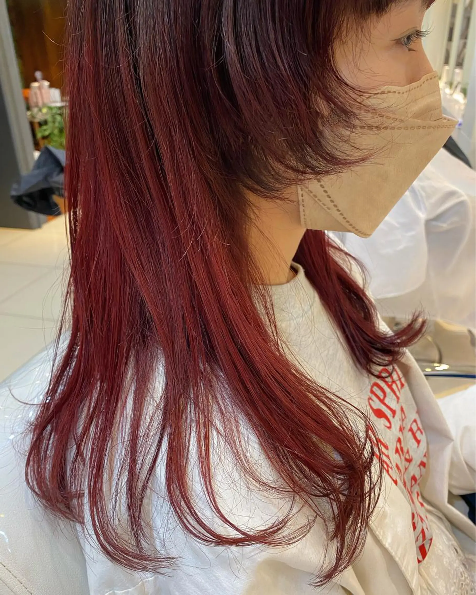 セミロング カラー ブラウンカラー グラデーションカラー レッドカラー レッドブラウン 顔まわりレイヤー ヒラカホ/ ブリーチ/似合わせのヘアスタイル