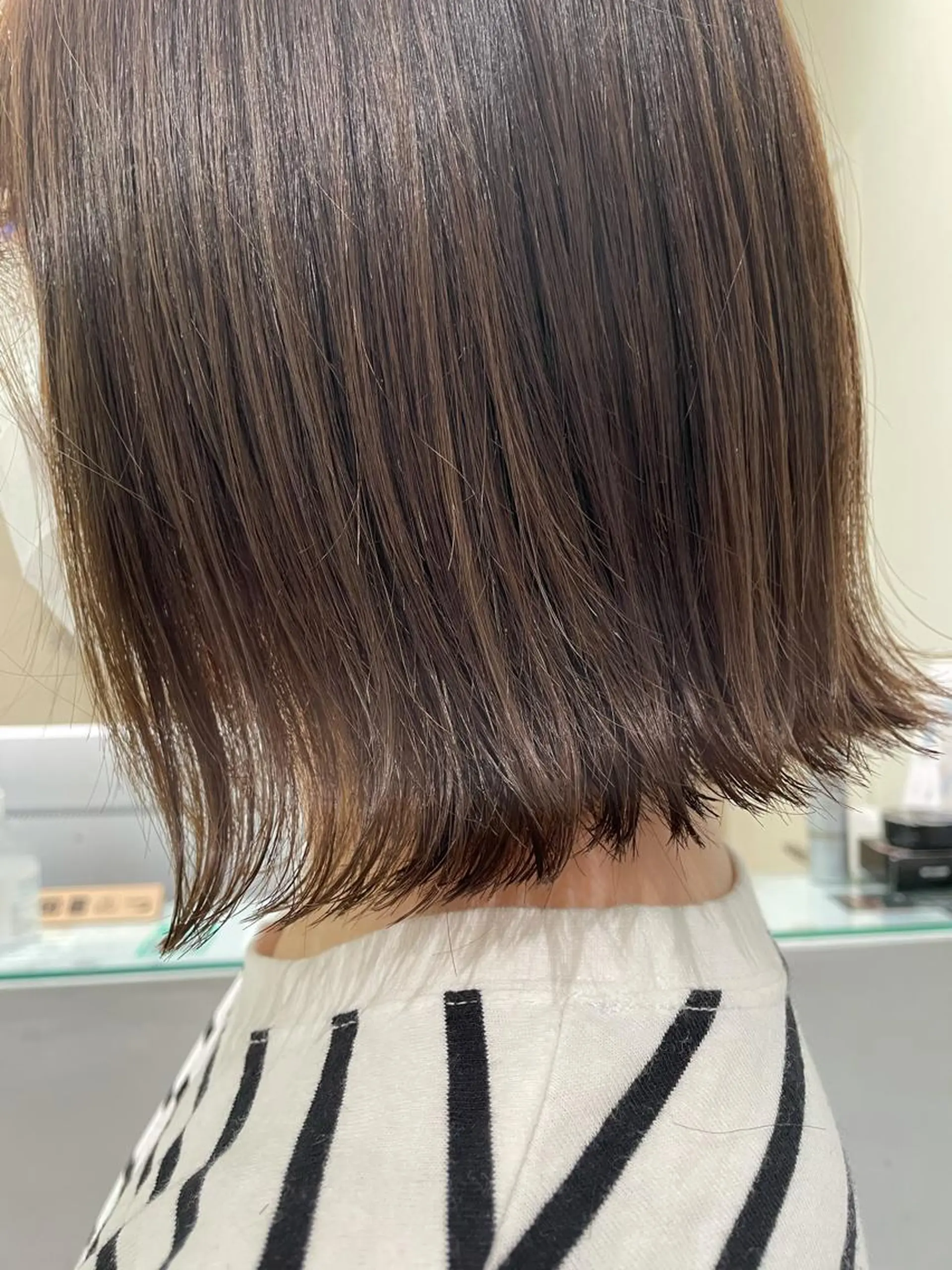 ショート カラー 切りっぱなしボブ ベージュカラー 透明感カラー オリーブベージュ ボブ ボブ/インナーカラー /眉毛/Miyuのヘアスタイル