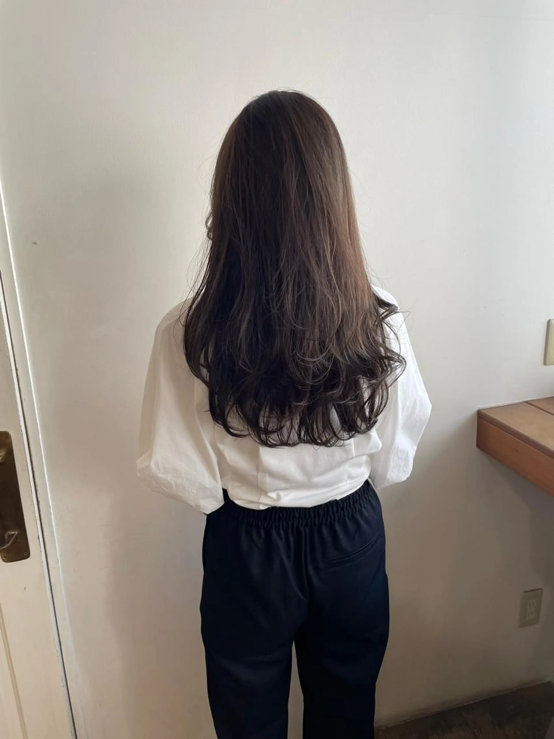 ロング カラー ベージュカラー 透明感カラー オリーブベージュ ヘアカラー トリートメント MIOベージュカラー 柔らかいカラーのヘアスタイル