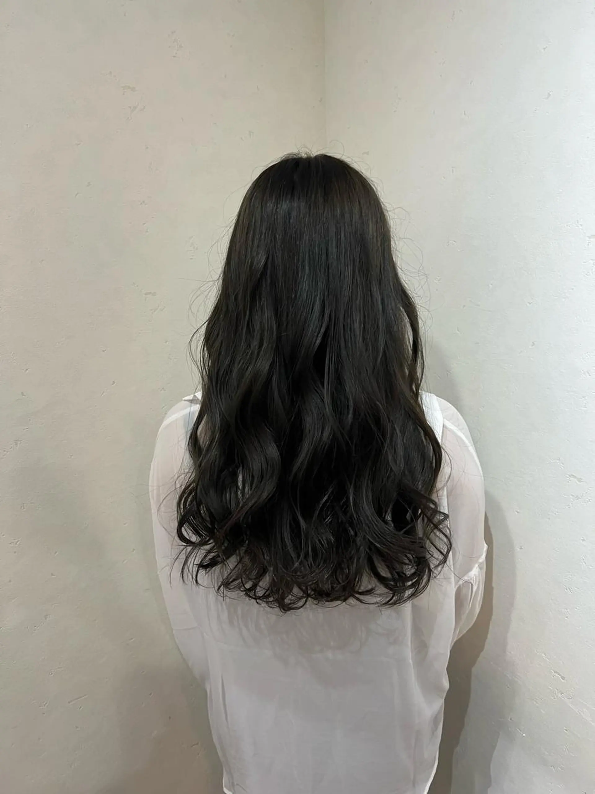 ロング カラー 黒髪 ブルーカラー ブルーブラック 透明感カラー honen RUKAのヘアスタイル