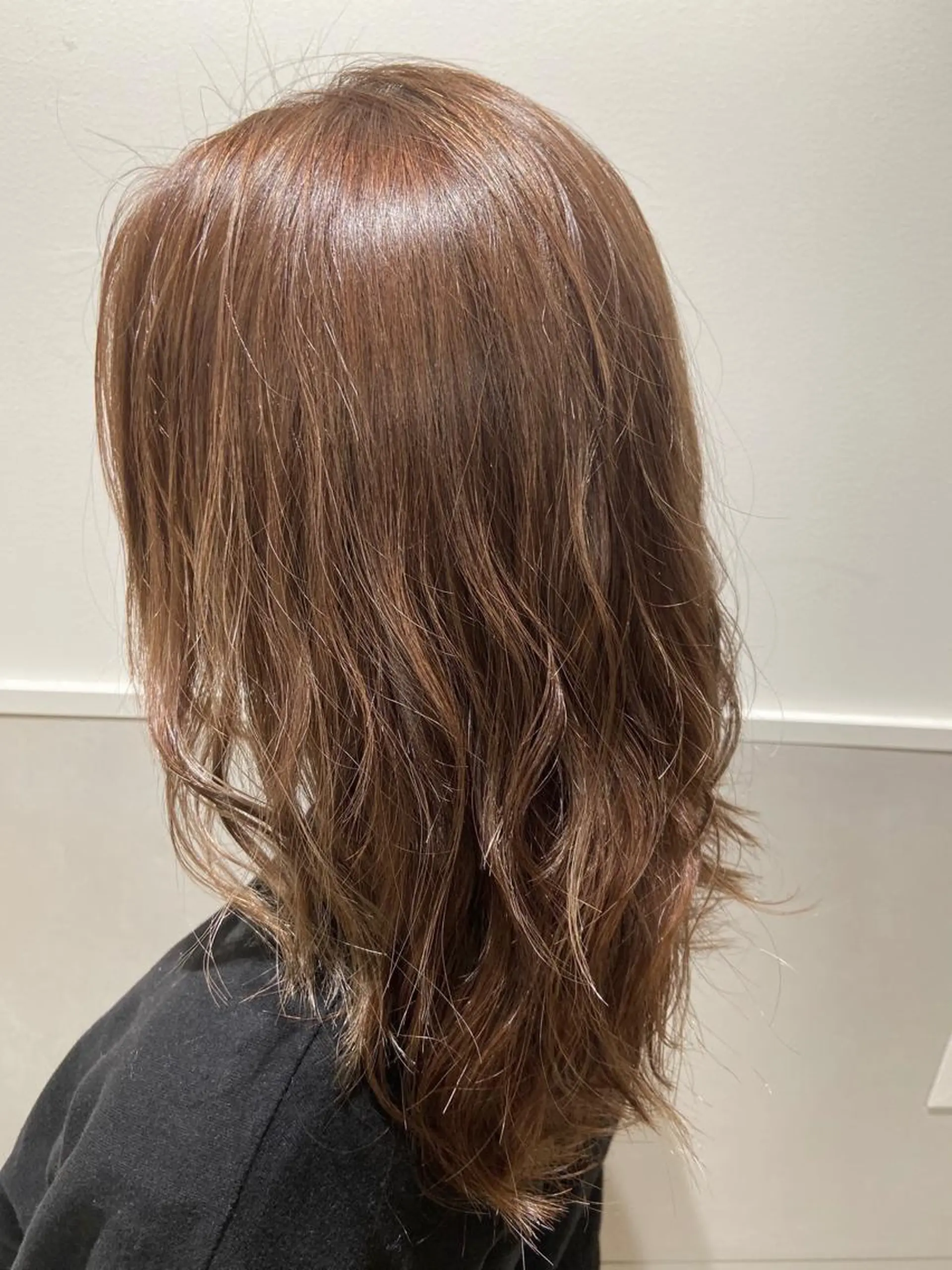 セミロング カラー 小栗 麻衣のヘアスタイル