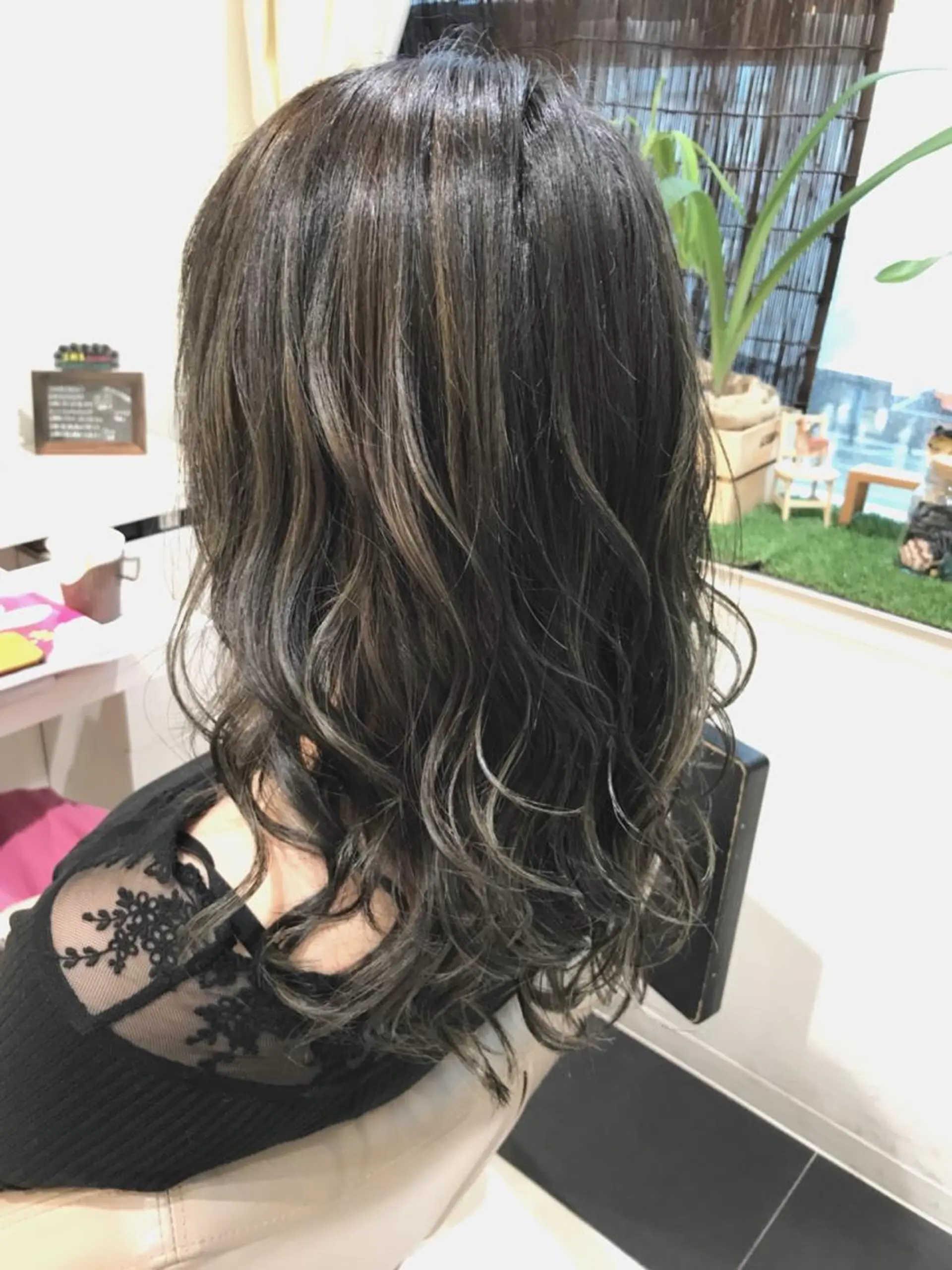 ミディアム カラー グレージュ ハイライトカラー ハイライト カット ヘアカラー 山崎俊輔/髪質改善 /バレイヤージュのヘアスタイル