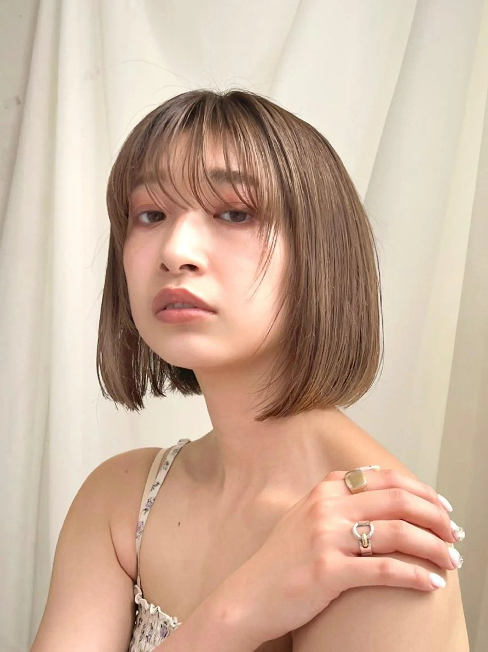 ショート カラー ベージュカラー グレージュ ボブ 韓国風ヘア カット ヘアカラー トリートメント レイヤー専門家 ダブルカラー修のヘアスタイル