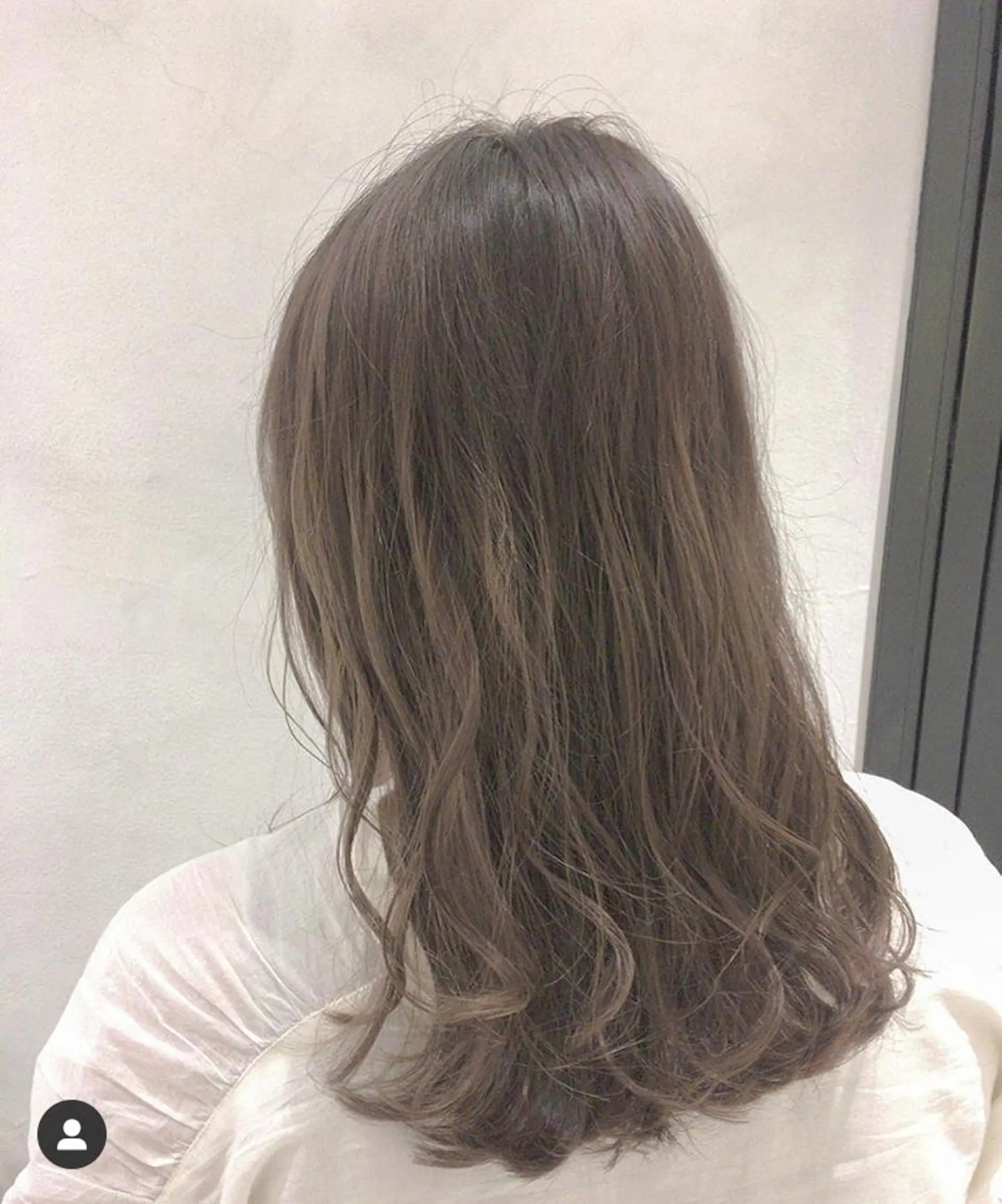 セミロング カラー ヘアアレンジ グレージュ エグチ アキラのヘアスタイル