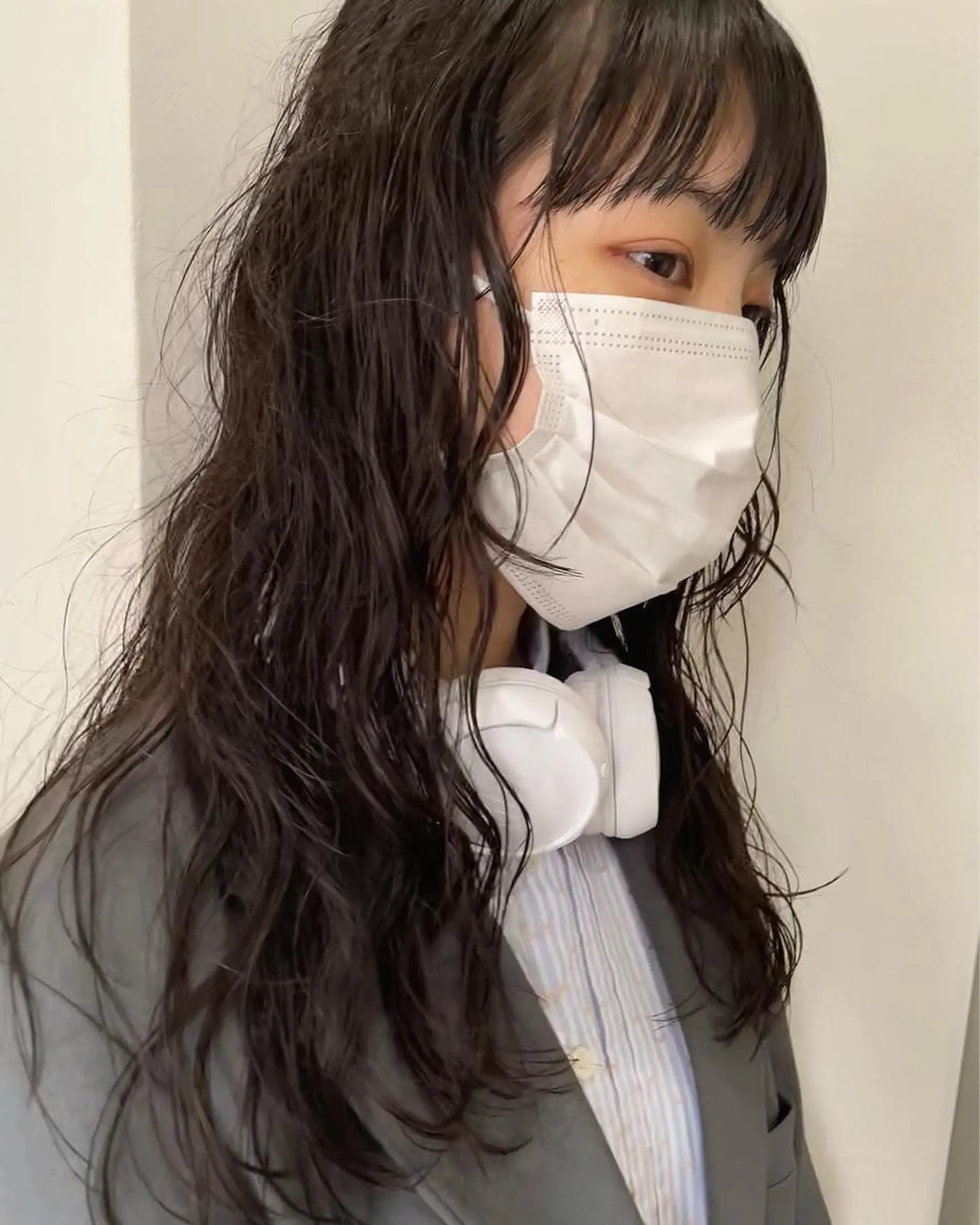 ロング パーマ レイヤーカット ロング カット パーマ トリートメント Loom.所属・村上雅人 ナチュラルモードのヘアスタイル