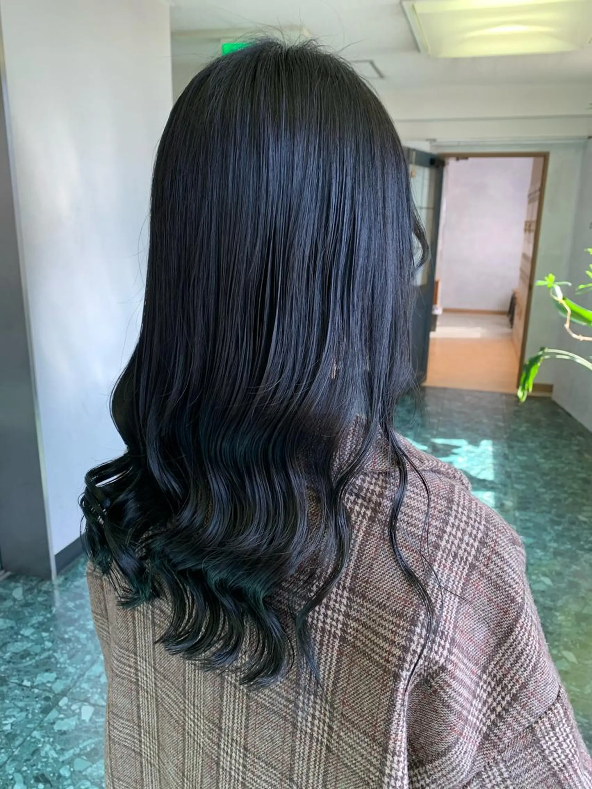 ミディアム カラー 黒髪 ブルーカラー ブルーブラック 透明感カラー 韓国風ヘア 🌸MAYU🌸 ハイトーン➕レイヤーのヘアスタイル