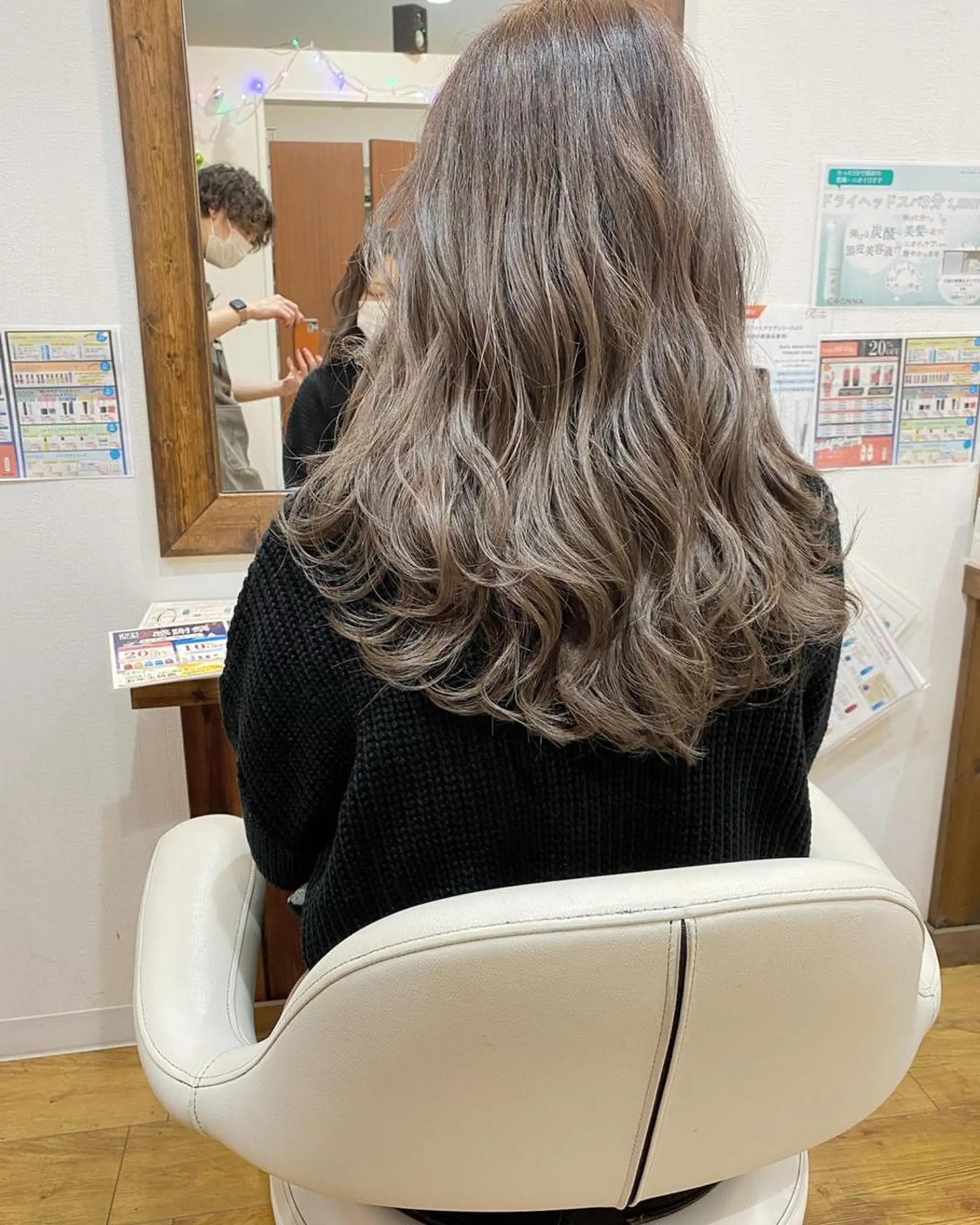 ロング カラー バレイヤージュ ベージュカラー ブリーチ 透明感カラー グラデーションカラー 横浜ブリーチムラ直し ハイトーン/ブリーチのヘアスタイル