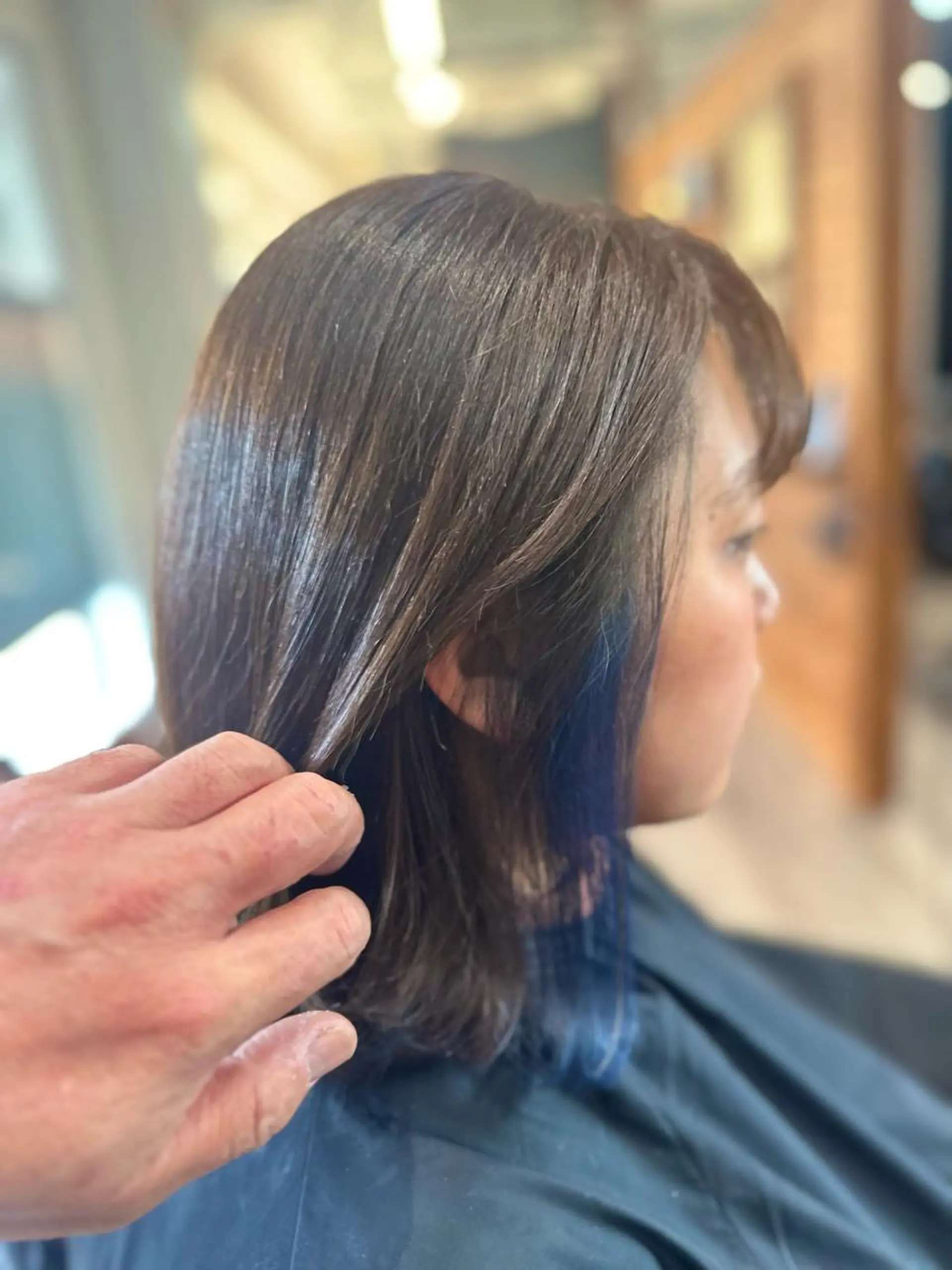 ミディアム カラー ブリーチ ブルーカラー イヤリングカラー シルバー カット ヘアカラー トリートメント ハットリ 代表のヘアスタイル