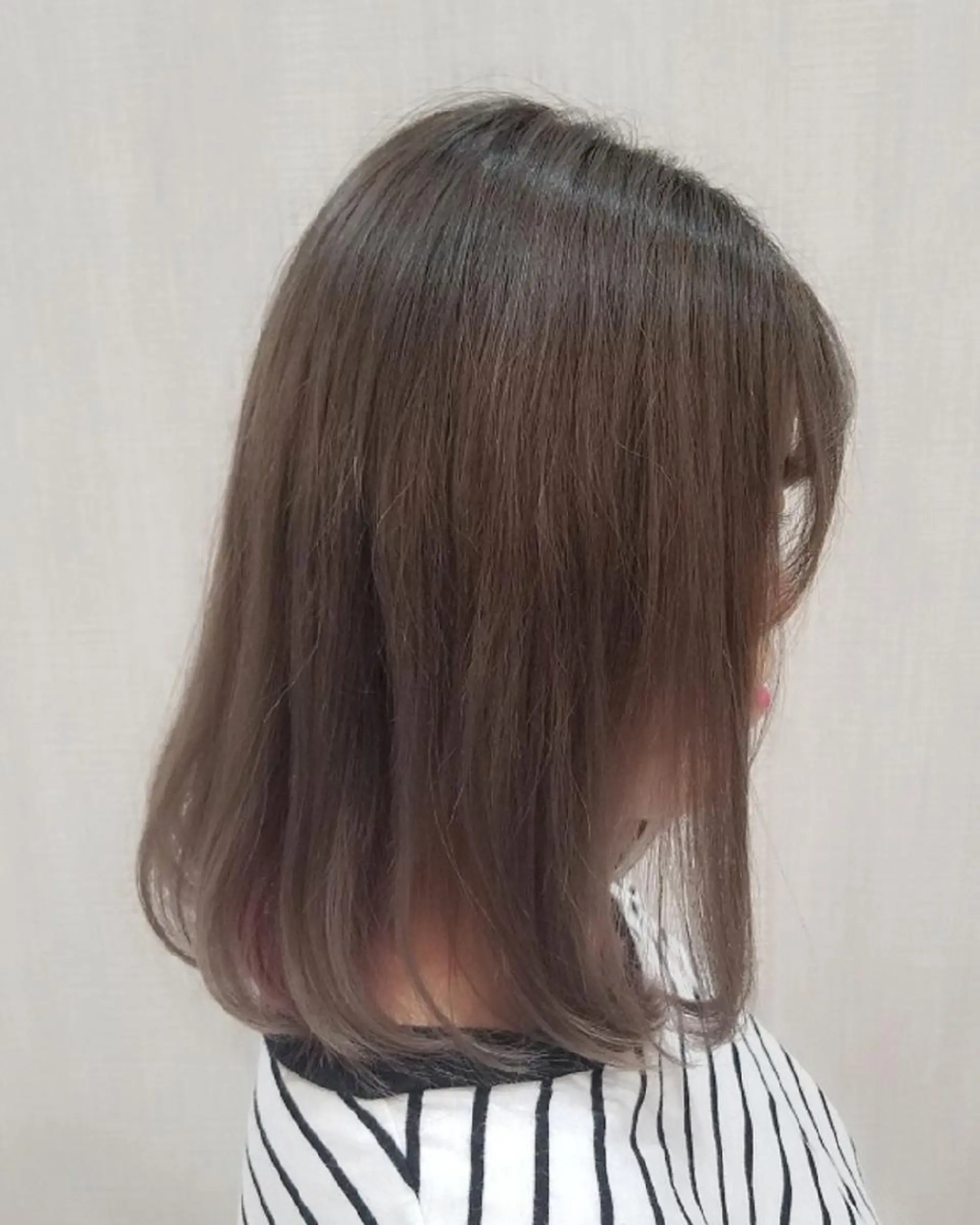 ミディアム カラー ベージュカラー ミルクティーベージュ ヘアカラー レイヤーカット/ 髪質改善/代表西村のヘアスタイル