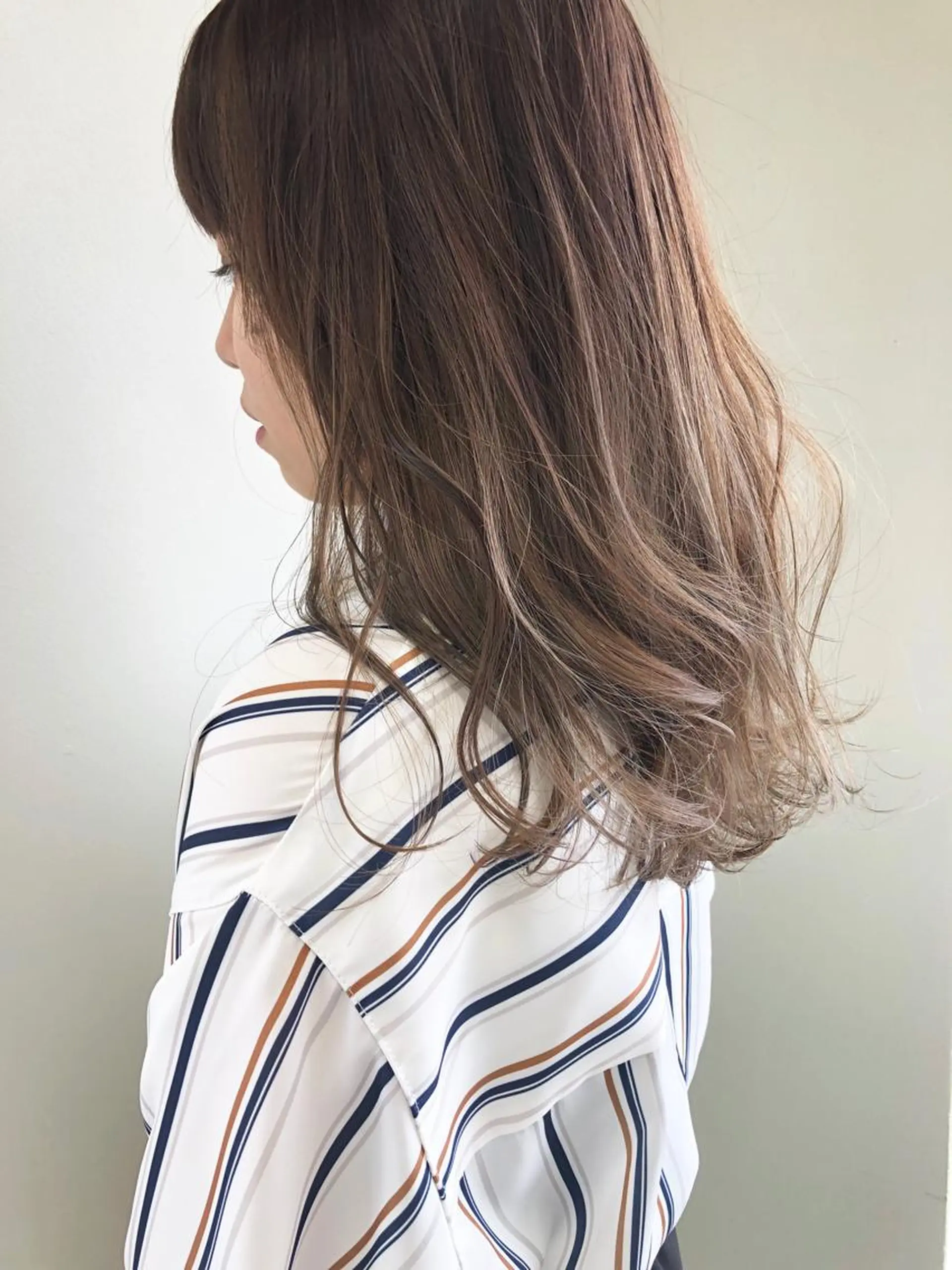 セミロング アッシュ 小澤大輔 YOLO hairのヘアスタイル