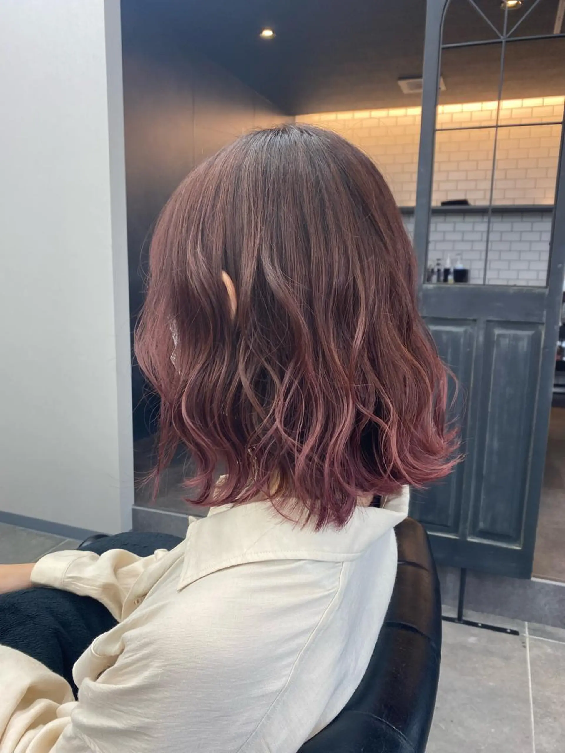 ミディアム maco 艶感ハイトーン🦋のヘアスタイル