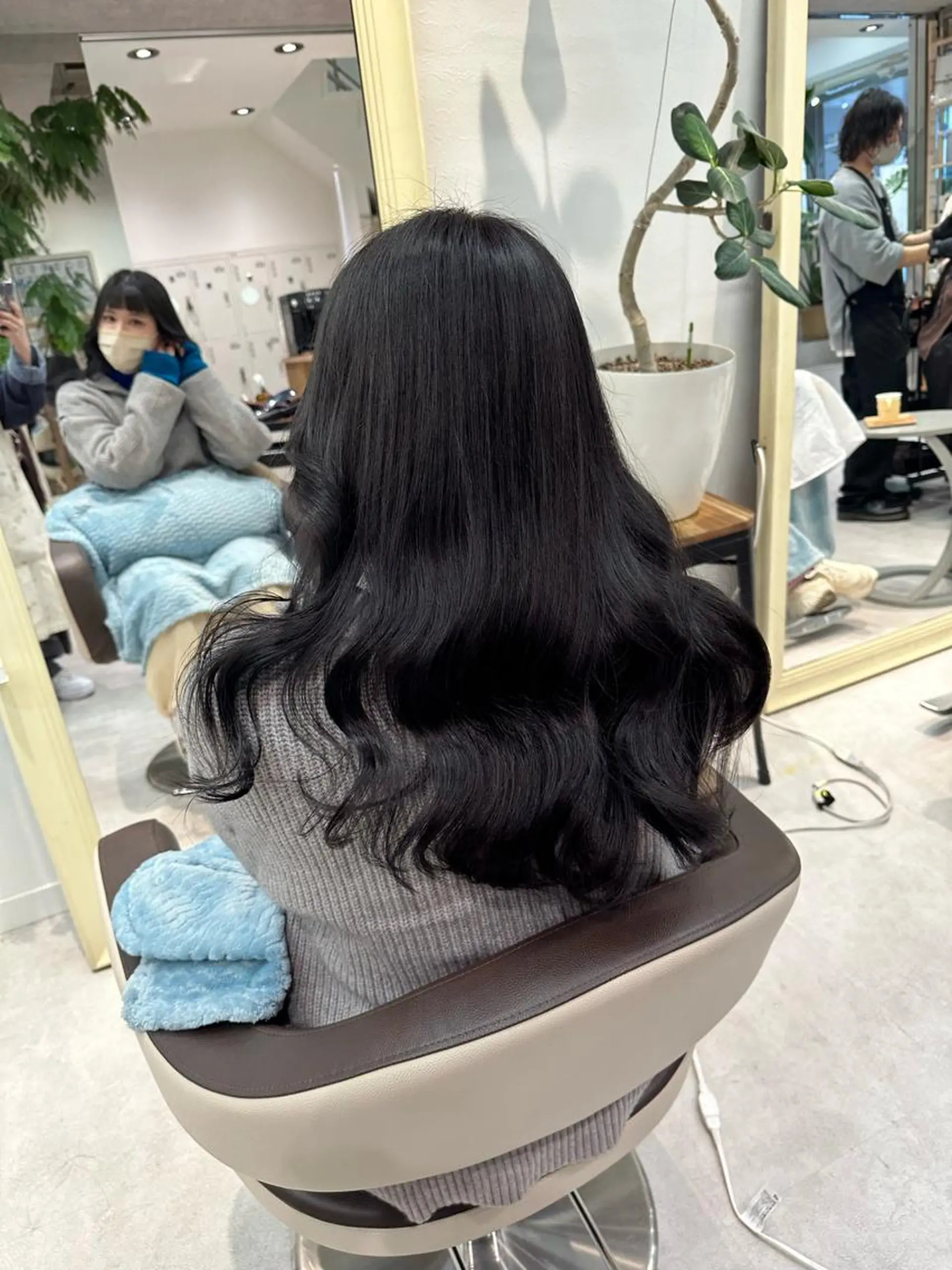 ロング カラー ヘアカラー トリートメント レイヤー/顔まわり カット/地毛風カラーのヘアスタイル