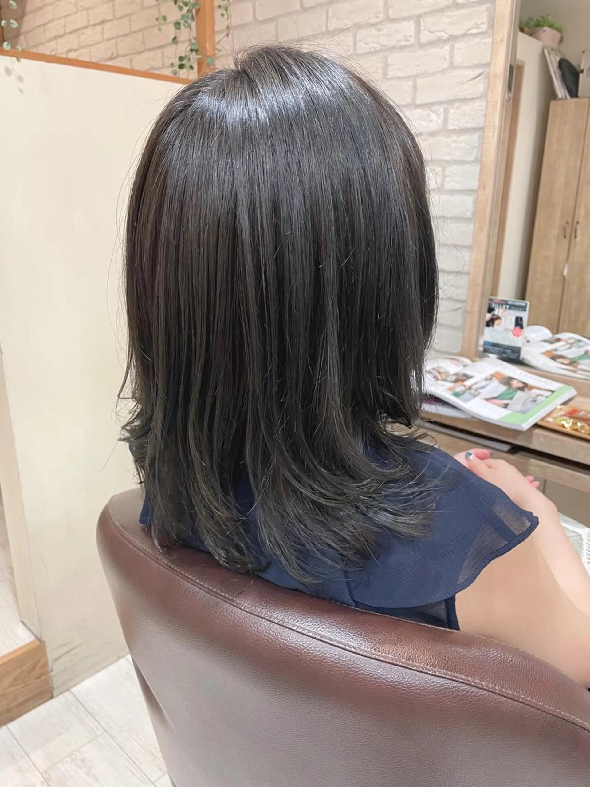 ミディアム カラー ブルーカラー ブルージュ ハイライトカラー ハイライト カット ヘアカラー トリートメント 清水 有実子のヘアスタイル
