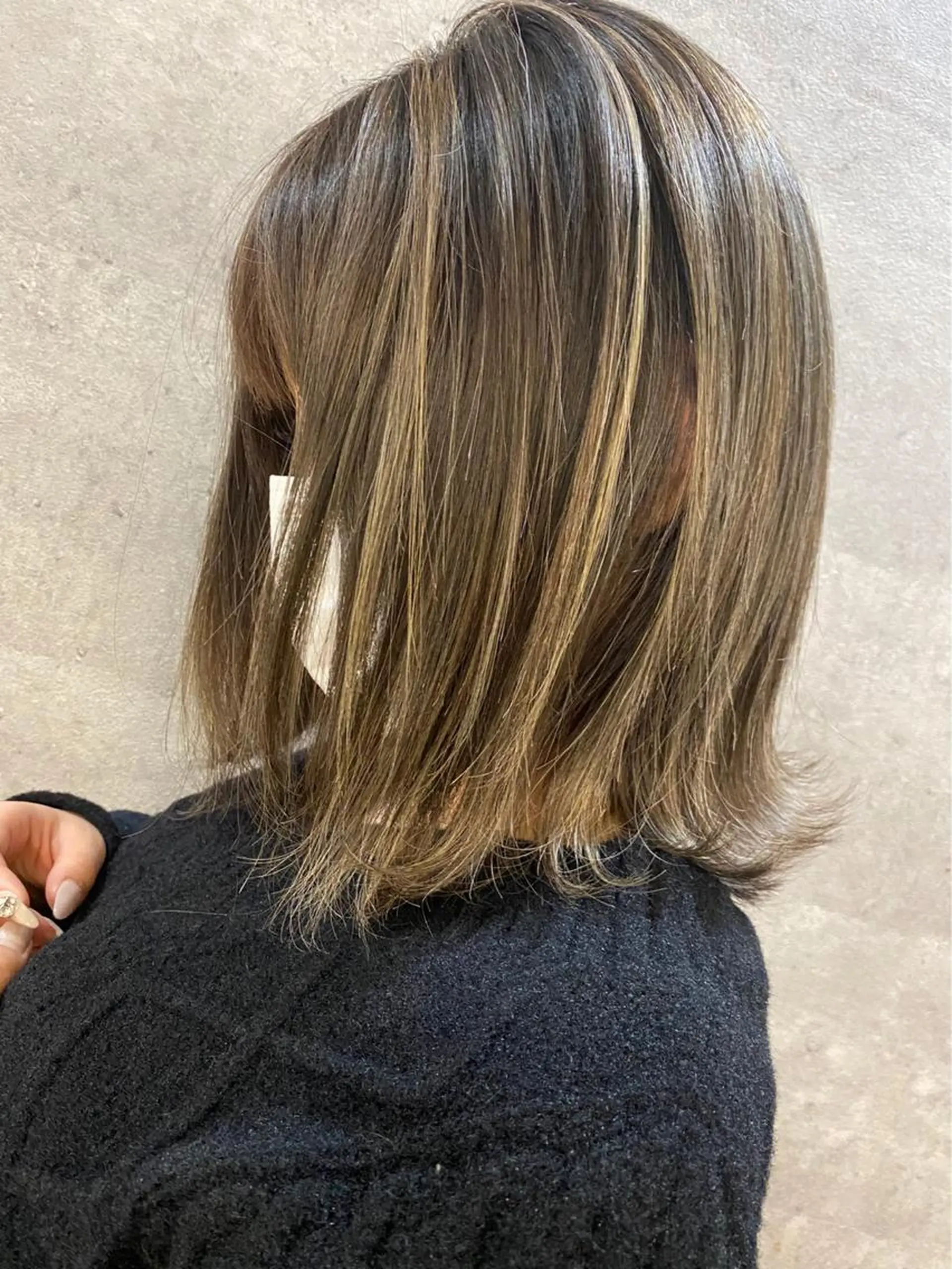 ミディアム ハイライト 外ハネヘア 寺嶋 貴大のヘアスタイル