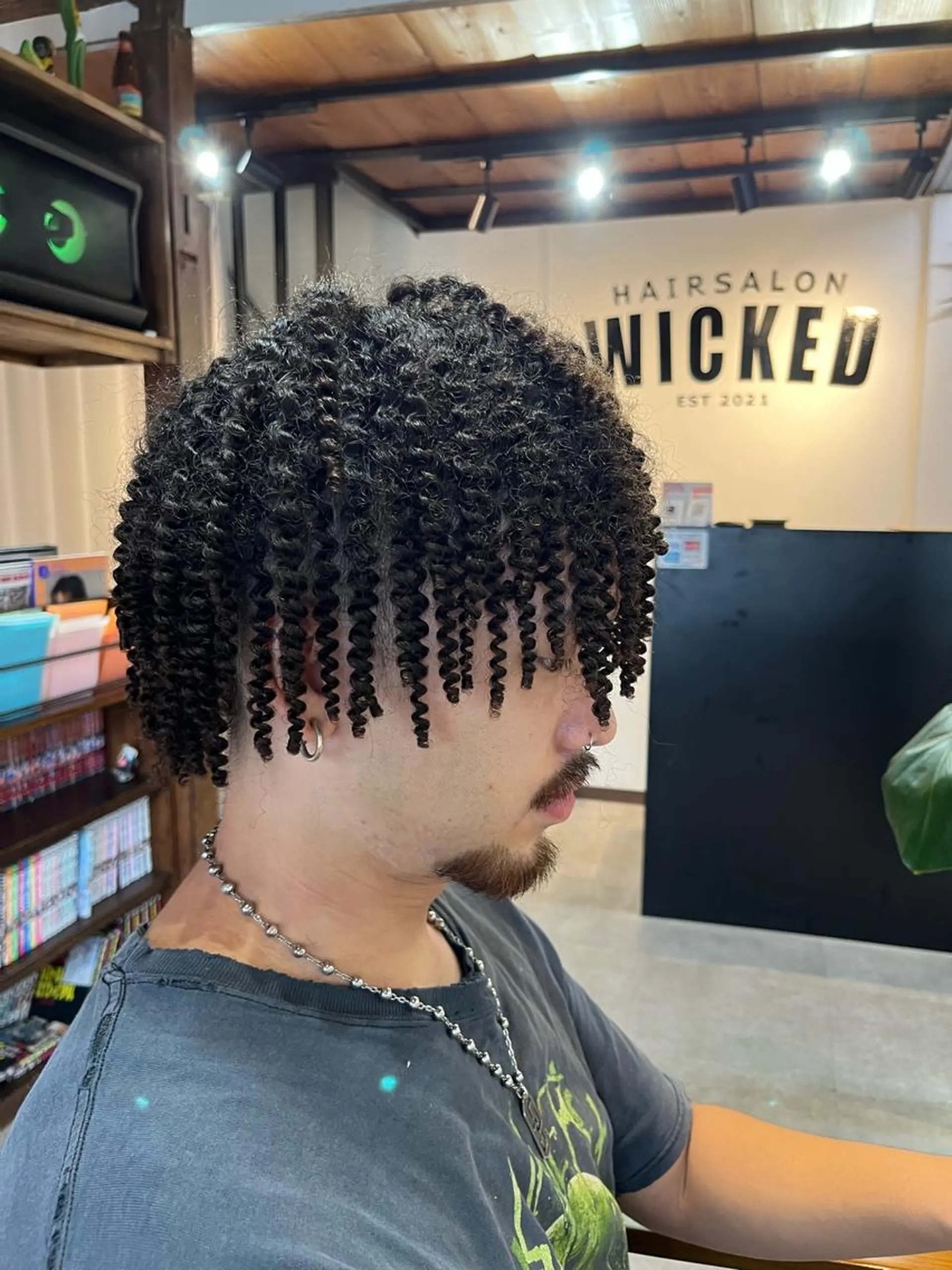 セミロング パーマ セミロングパーマ スパイラルパーマ ツイストパーマ 東風上 亮介のヘアスタイル