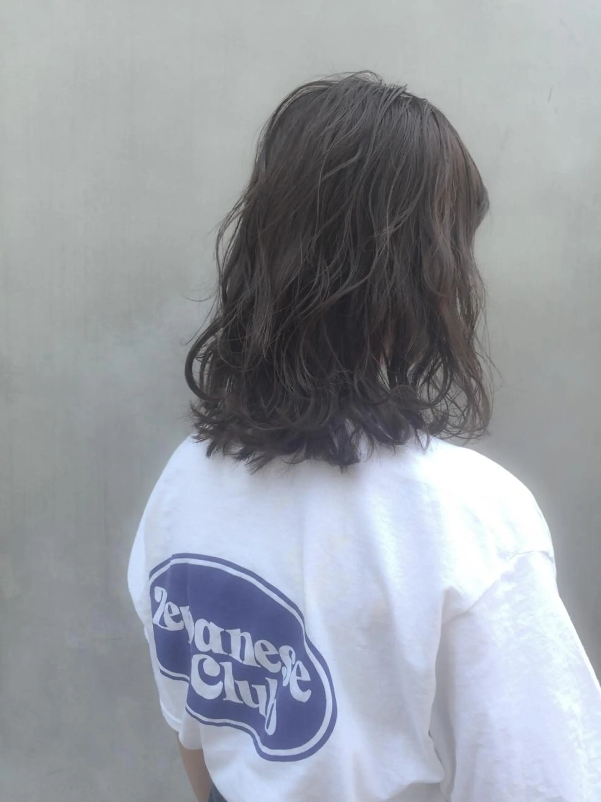 ミディアム カラー ホワイト&レイヤーカ ットエクステ長畠俊輔のヘアスタイル