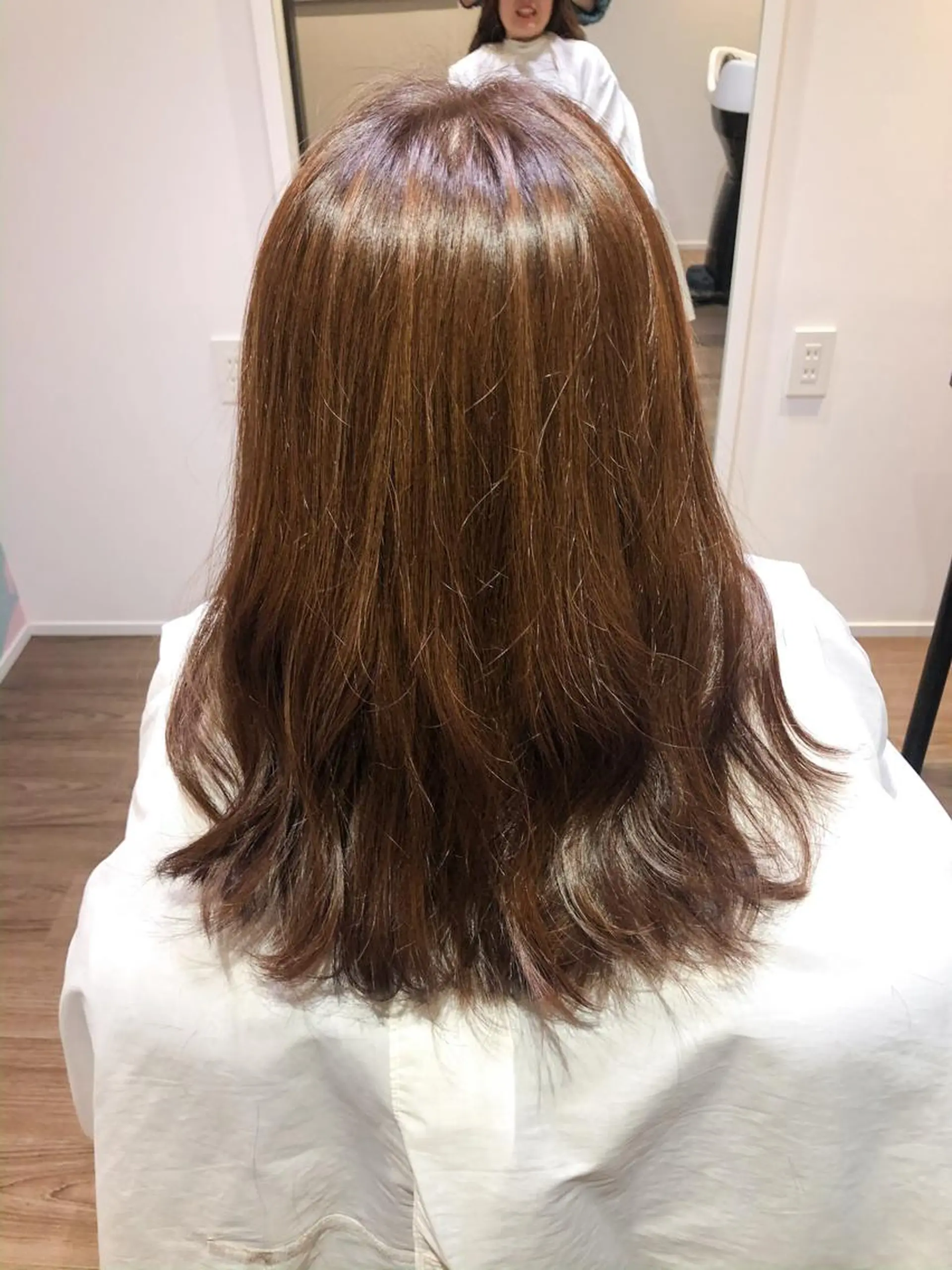 セミロング カラー コトネ🫧 韓国風レイヤーカットのヘアスタイル