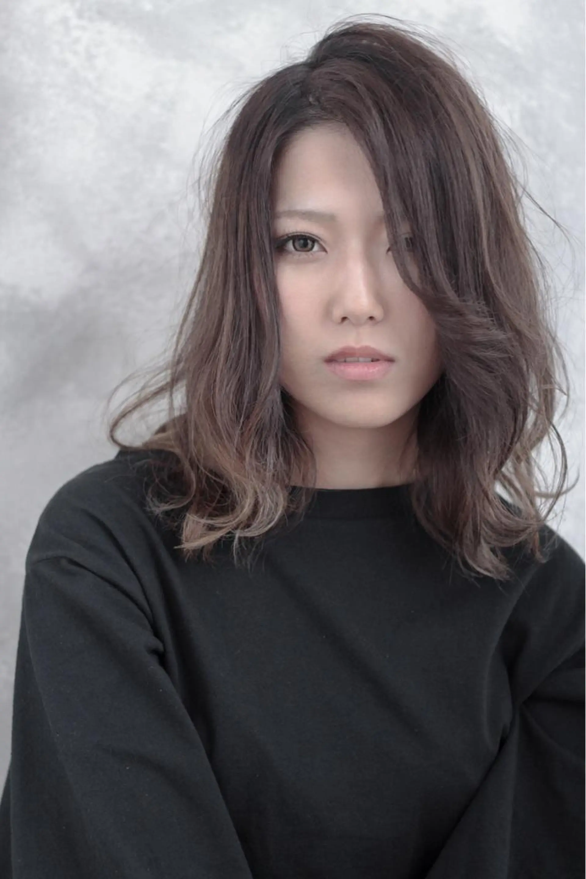 ミディアム カラー シルバー 松村 崇弘のヘアスタイル