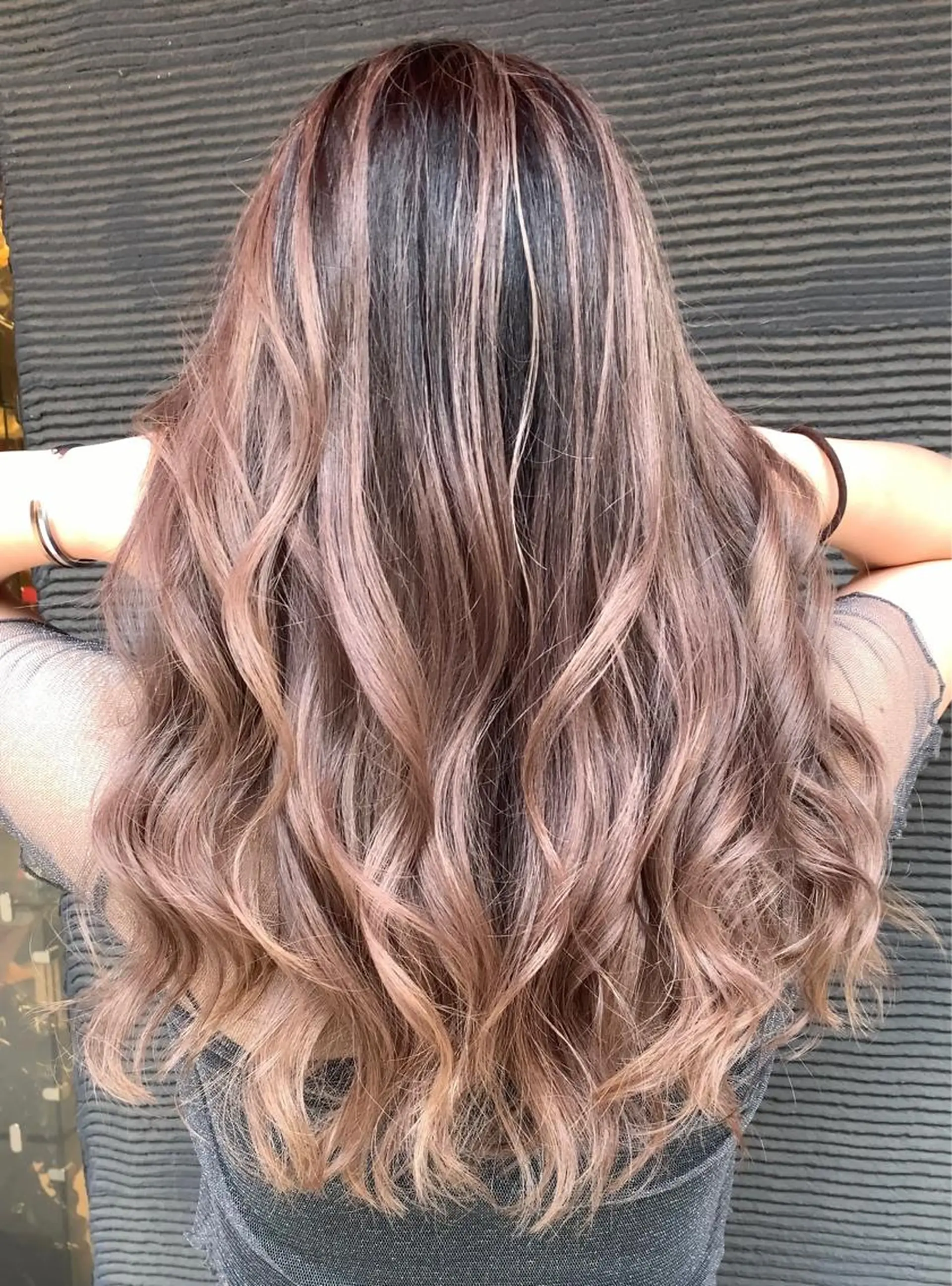 ロング カラー ブロンド ピンクカラー ロング 小川 修平のヘアスタイル