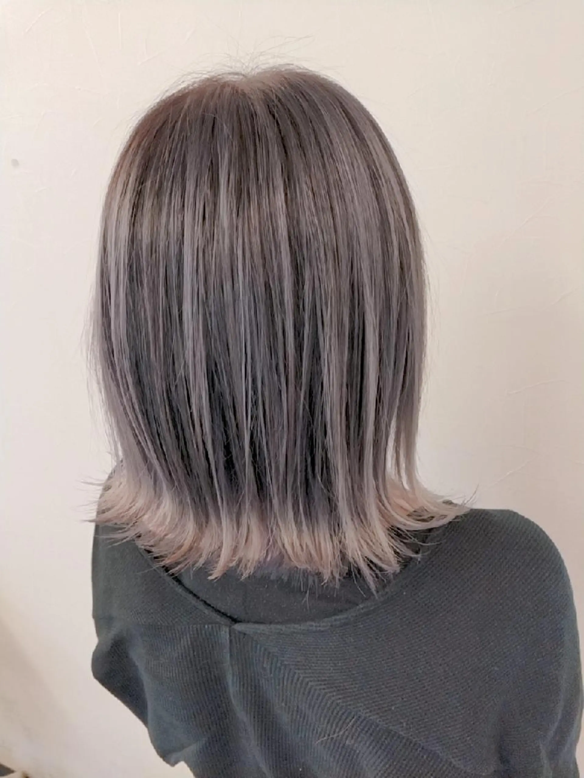ミディアム カラー アディクシーカラー バレイヤージュ ブリーチ ケアブリーチ ダークグレー デザインカラー 髪質改善Lilithのその他イメージ