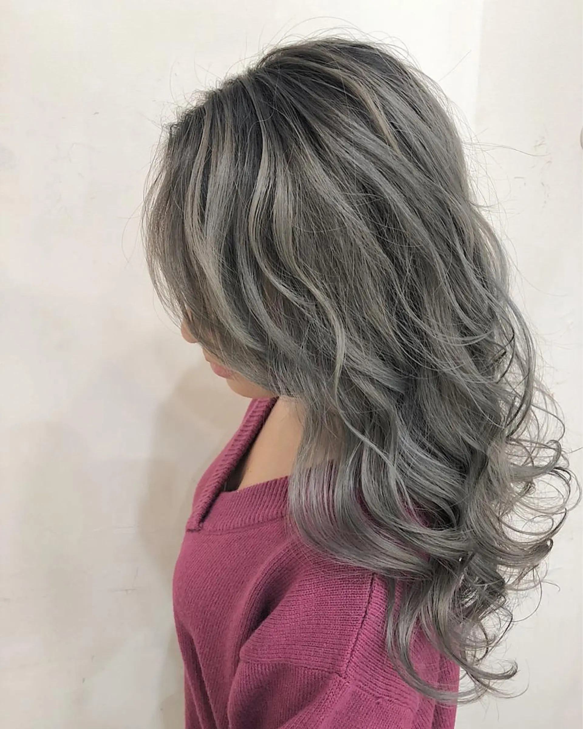 ミディアム カラー ヘアカラー トリートメント にしき さんのヘアスタイル
