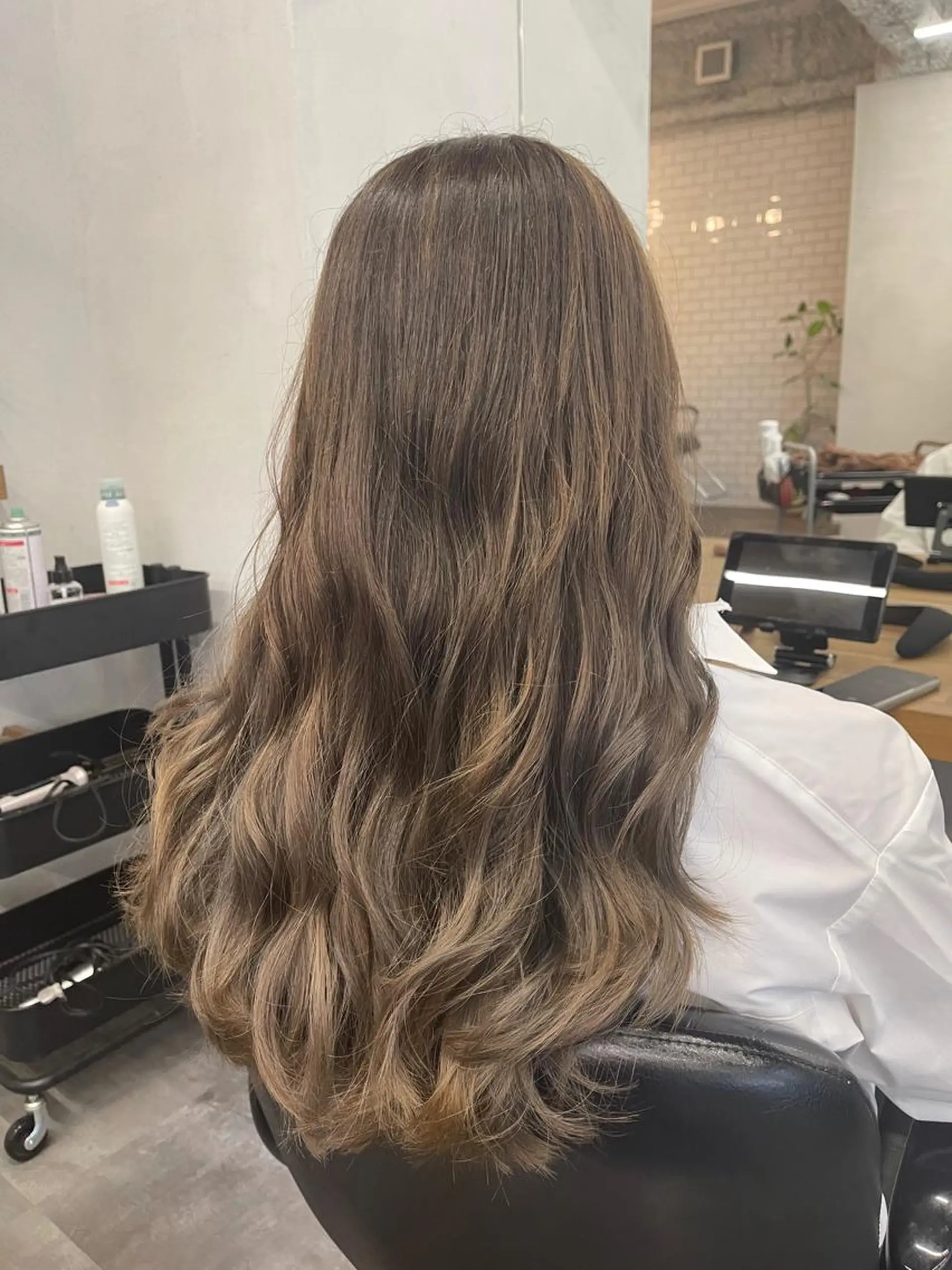 セミロング カラー グラデーションカラー ハイライトカラー ハイライト 難波 茜のヘアスタイル