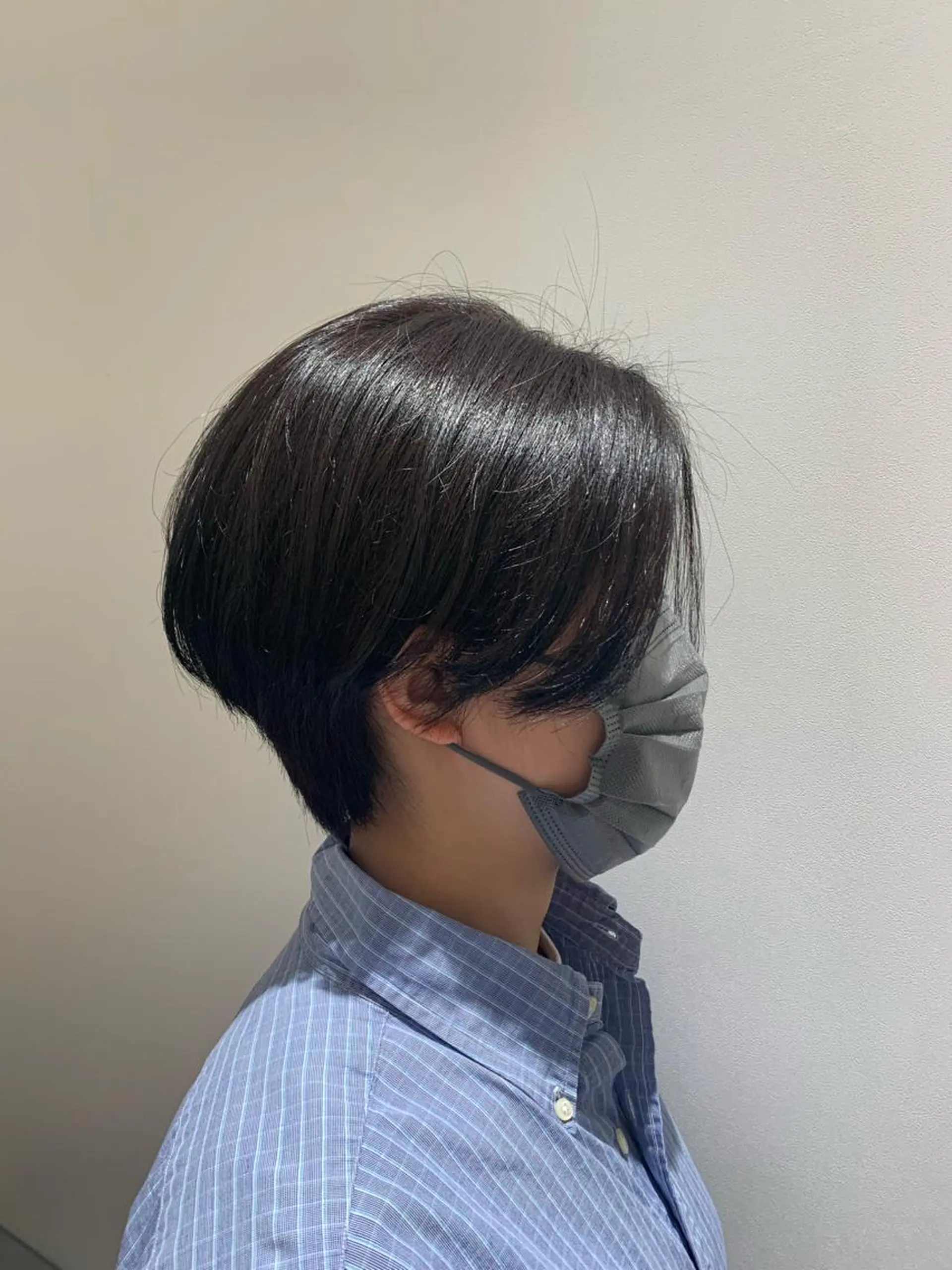 ショート カラー 透明感カラー カット ヘアカラー トリートメント 若狭 彩花のヘアスタイル