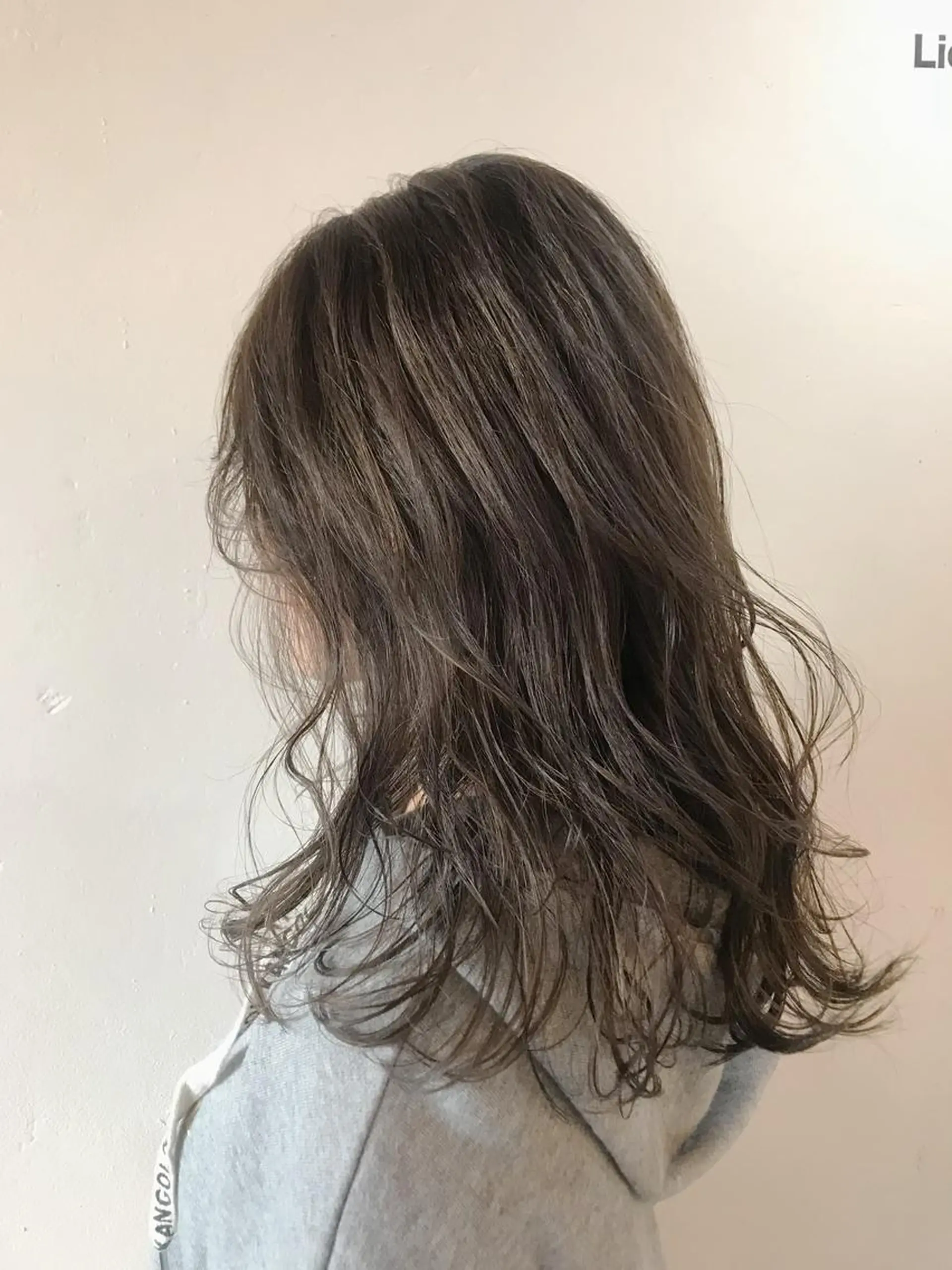 セミロング カラー パーマ アッシュ グレージュ ハイライトカラー ハイライト カット ヘアカラー トリートメント 💈LuTa💈_ 公式_NewOpenのヘアスタイル