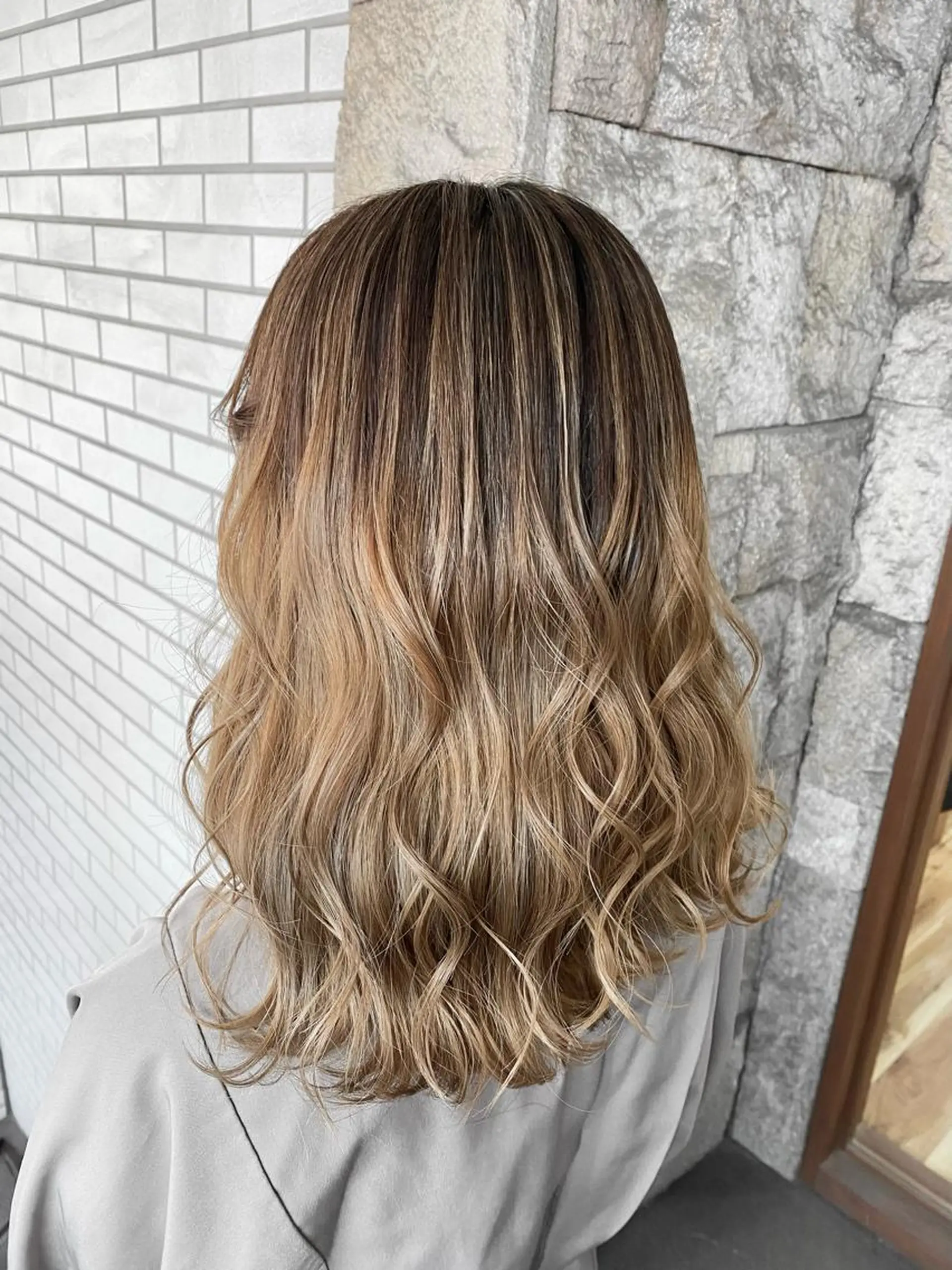 セミロング カラー バレイヤージュ ブリーチ ケアブリーチ レイヤーカット ヘアカラー トリートメント 萩原 凌✄のヘアスタイル