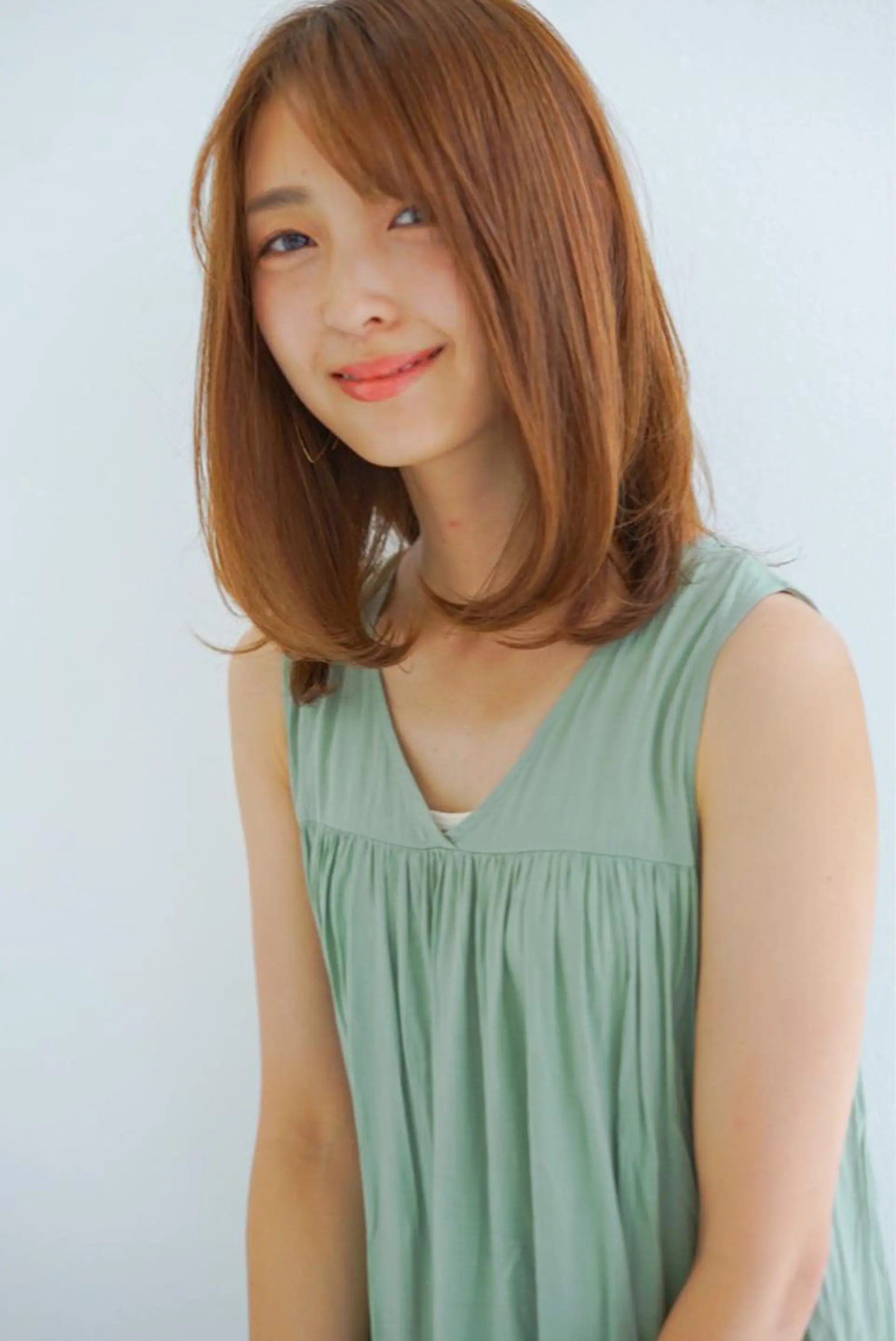 ロング カラー アッシュ ブリーチ ケアブリーチ 透明感カラー ダブルカラー モリシュンスケ /レイヤー/髪質改善のヘアスタイル