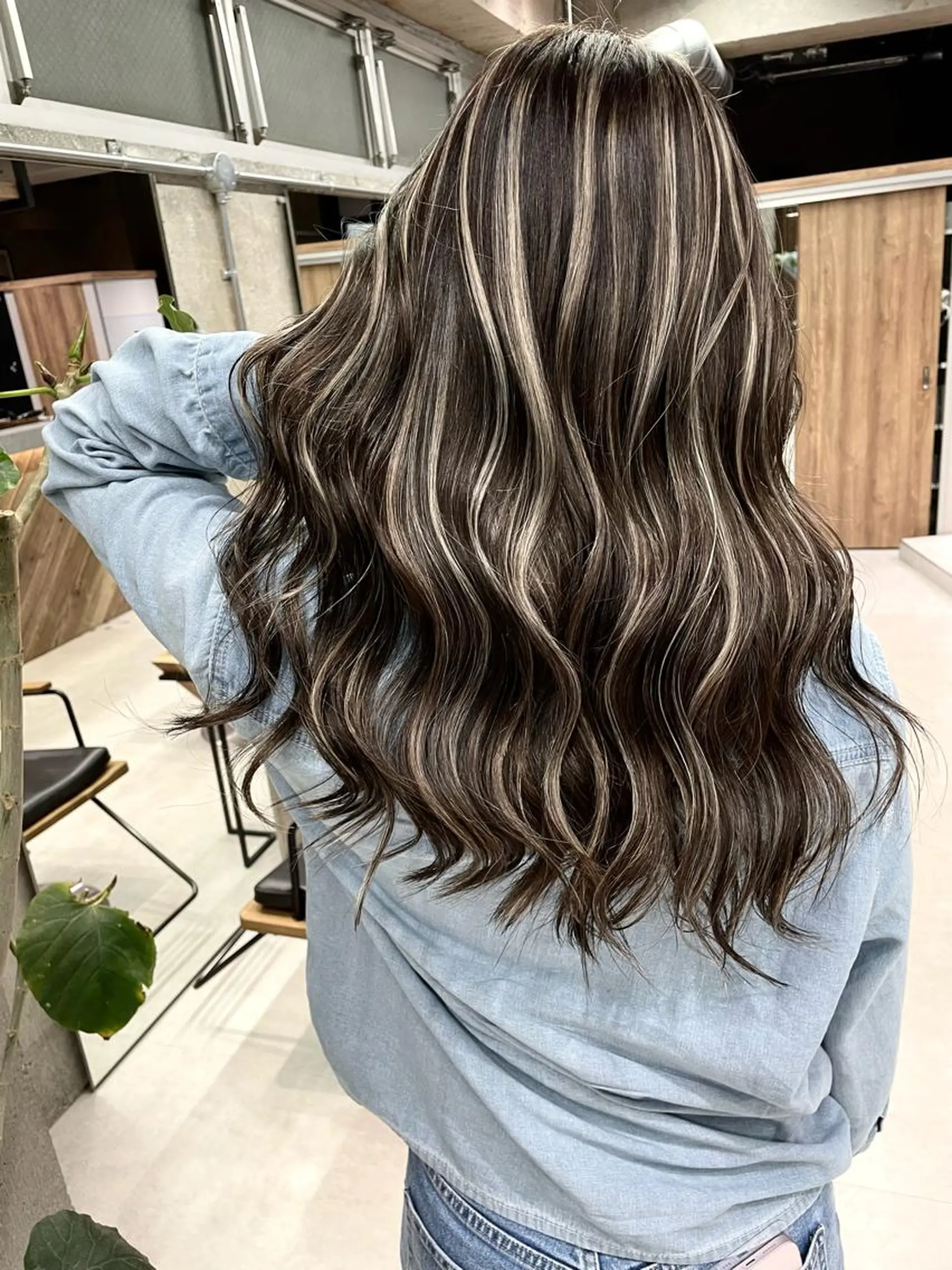 ロング カラー ハイライトカラー ハイライト ヘアカラー SALOWIN  原宿ash所属・タナカ タクヤのヘアスタイル