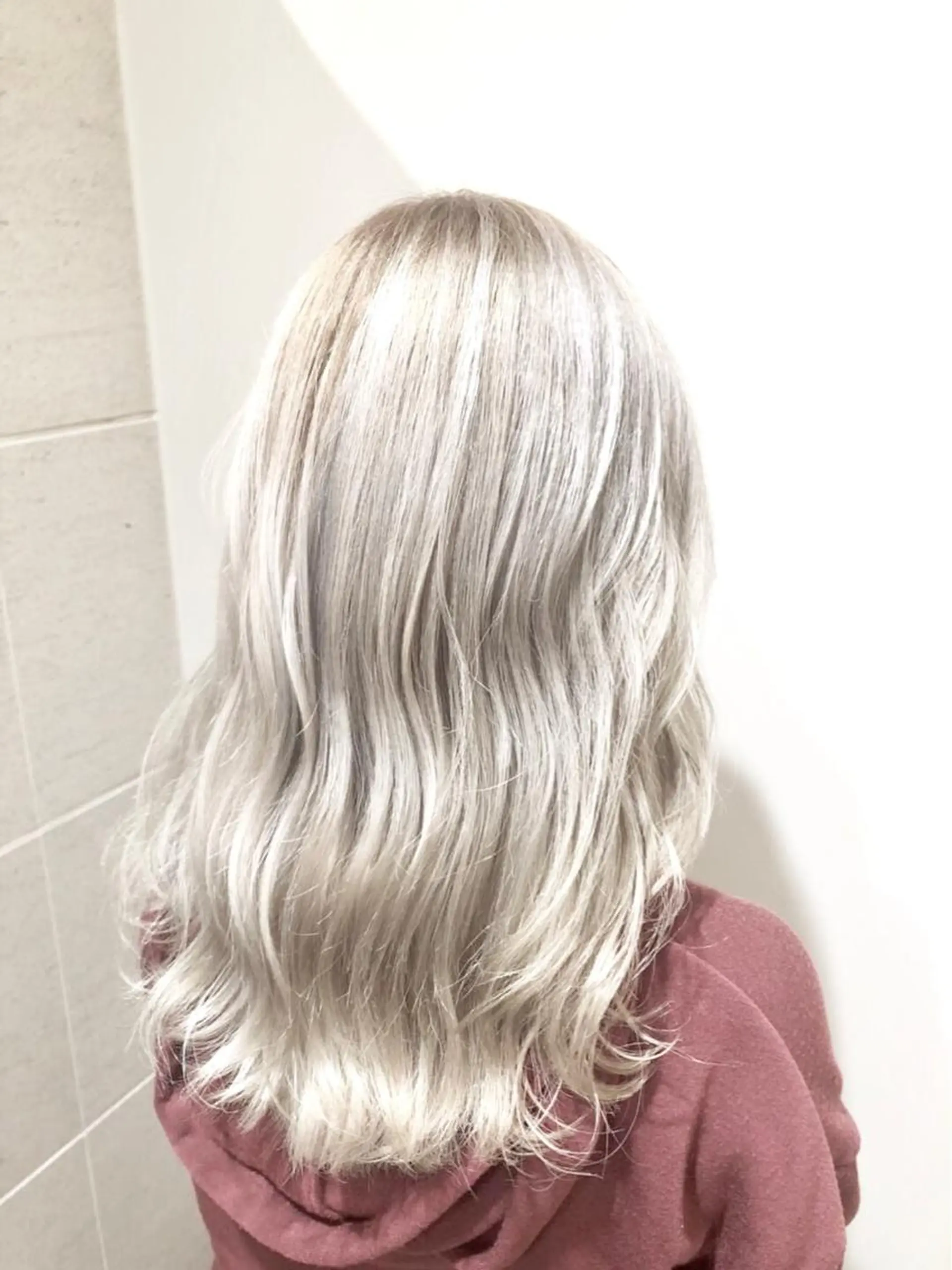 ロング カラー ベージュカラー ブリーチ ホワイトベージュ ヘアカラー トリートメント 💓シールエクステ ルミエールのヘアスタイル