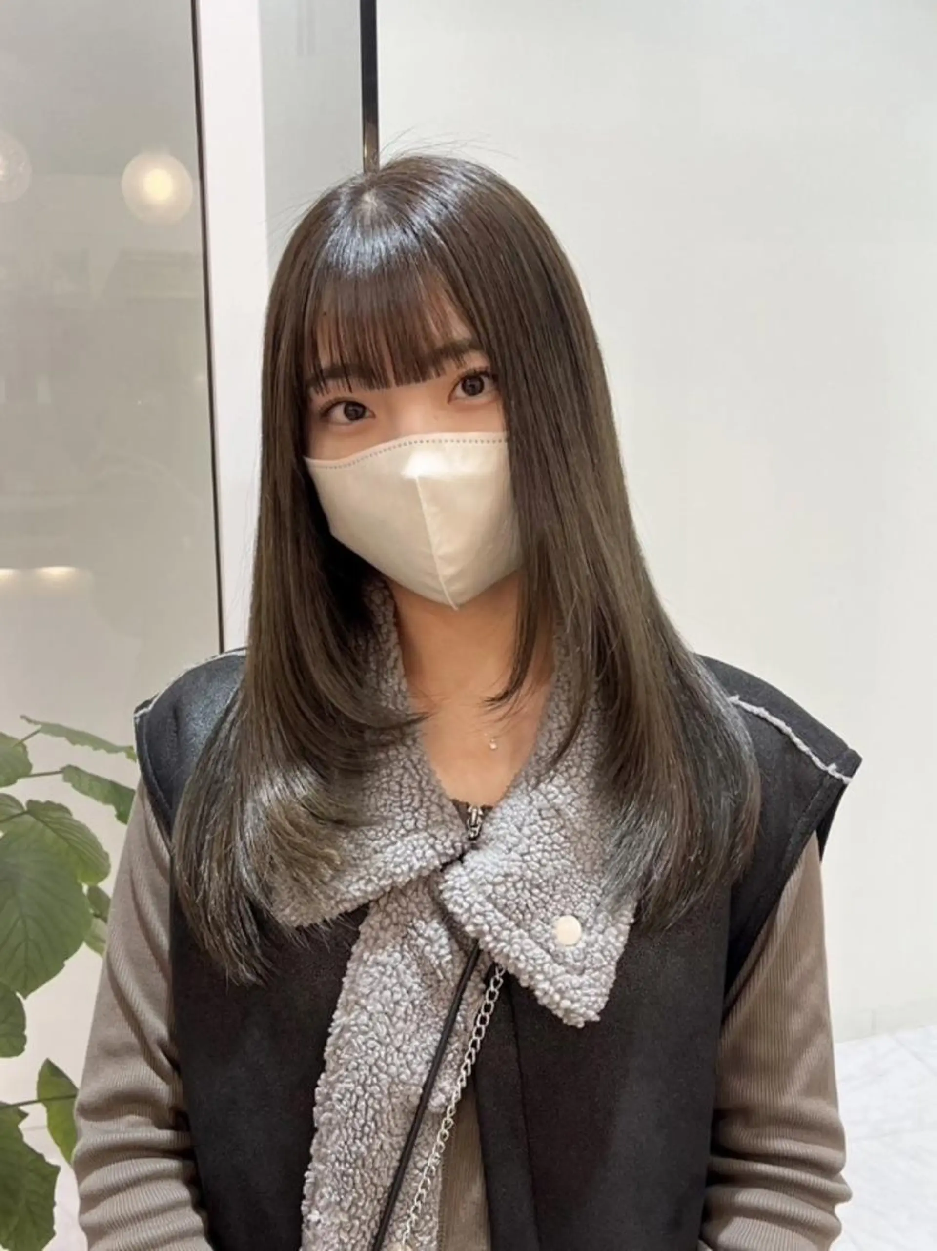 ロング カラー 透明感カラー グレージュ オリーブグレージュ オリーブグレー 顔まわりレイヤー Moe モエの眉毛・アイブロウイメージ