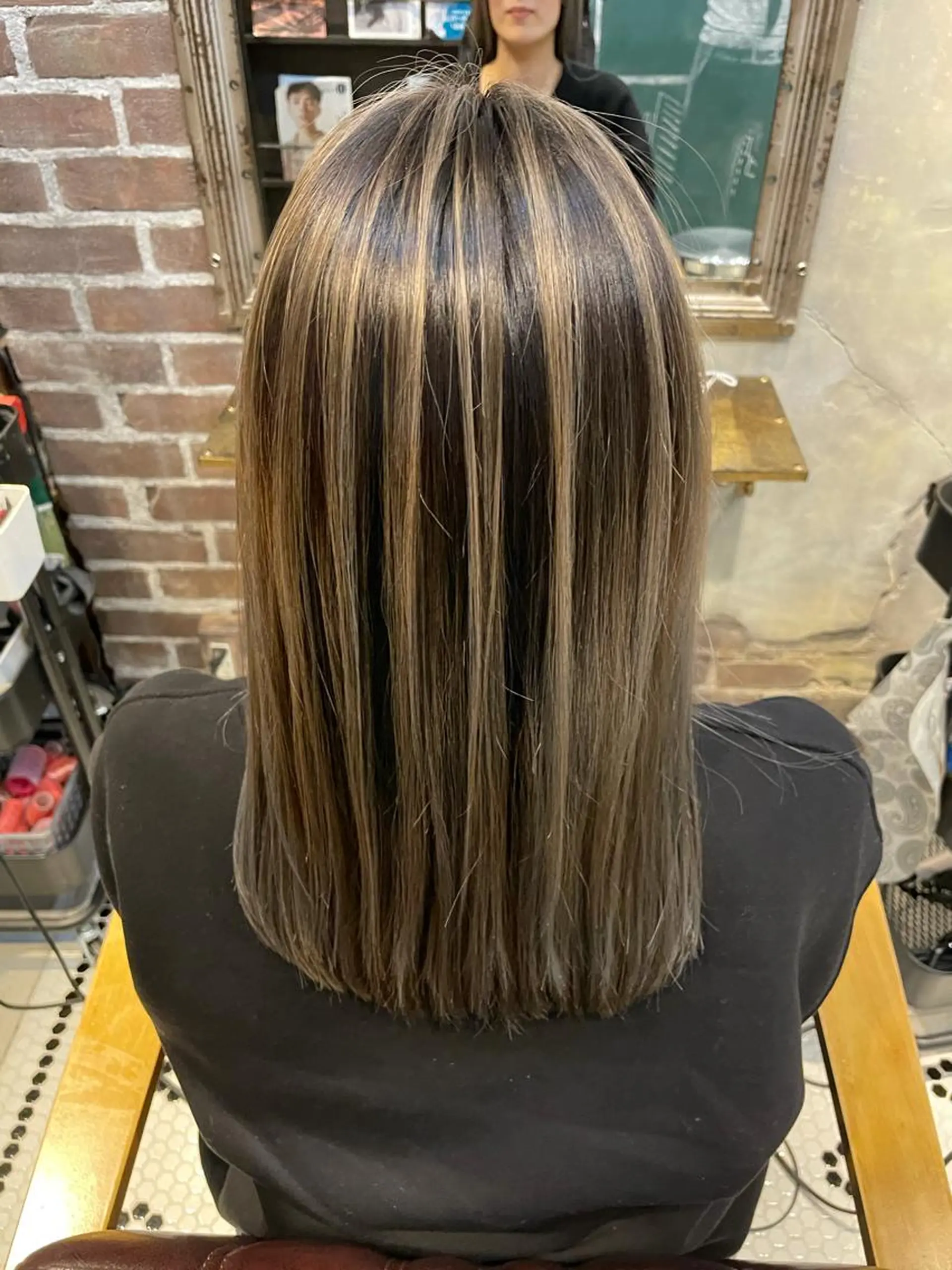 ロング カラー アッシュ 透明感カラー ハイライトカラー ハイトーンカラー イルミナカラー La vielle所属・La vielle 西峠のヘアスタイル