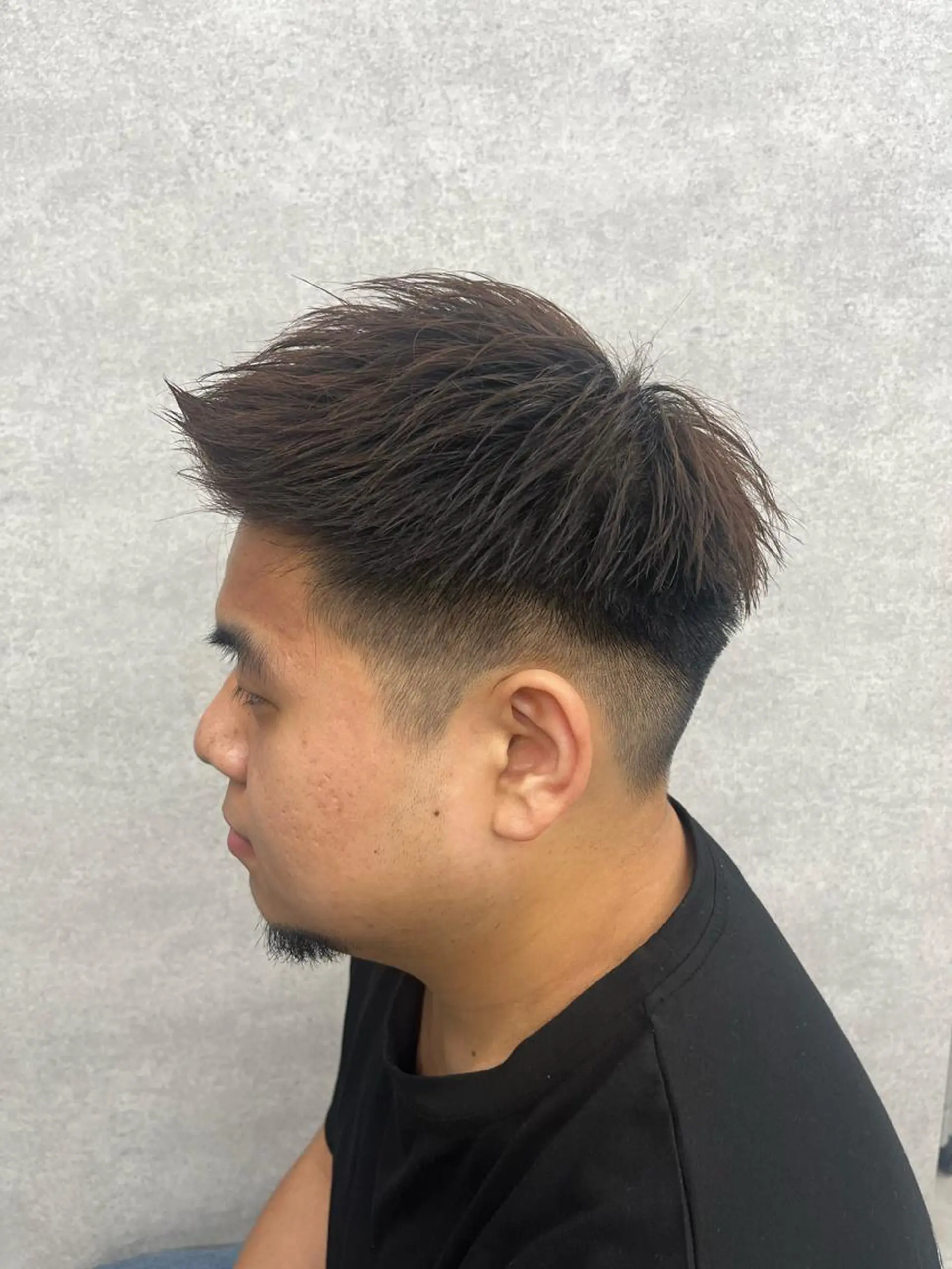 ショート メンズ メンズブリーチ メンズハイライト モヒカン メンズパーマ ハイライト カット センターパート マスターかずまのヘアスタイル