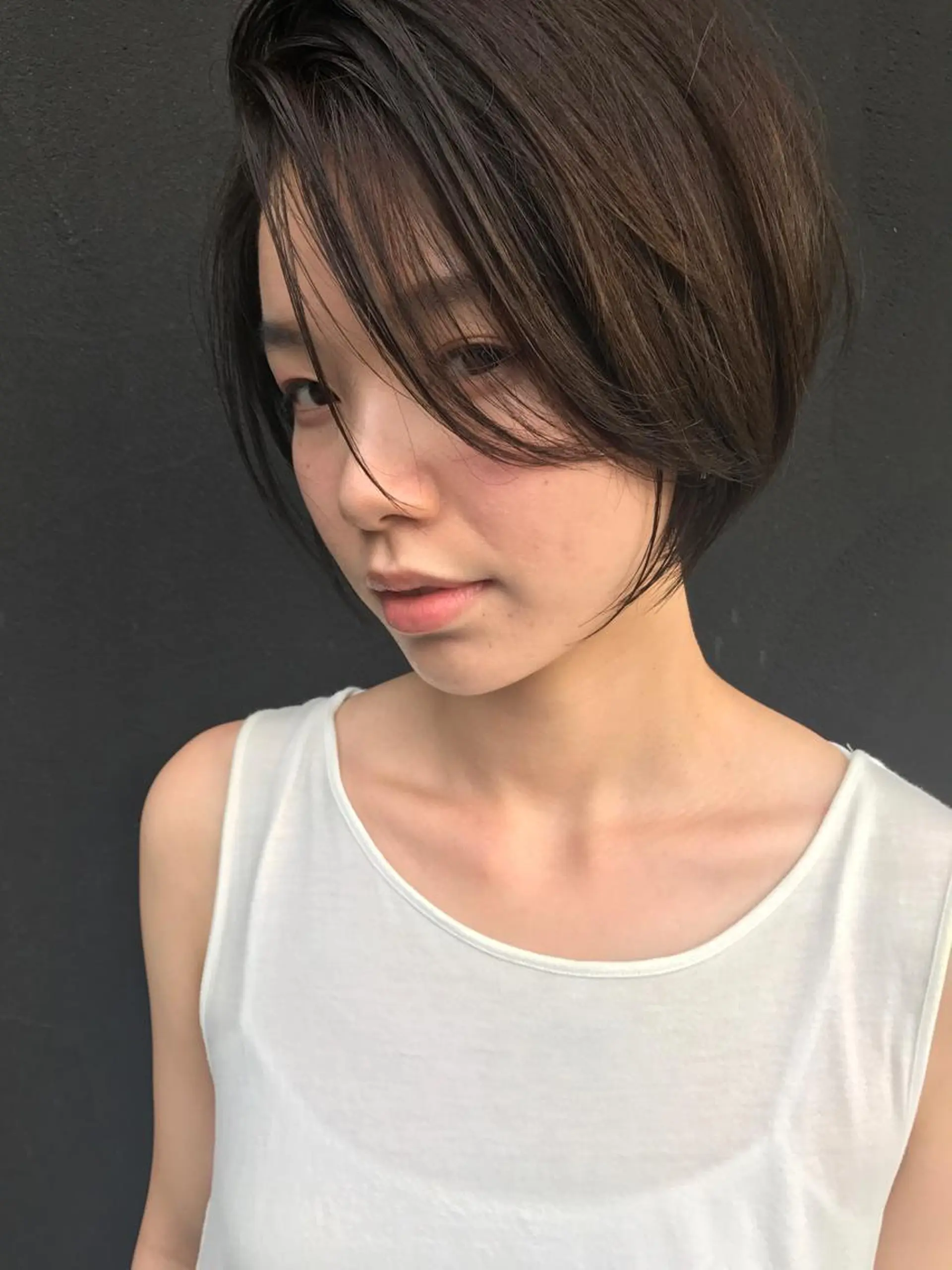 ショート 切りっぱなしボブ ショートボブ ボブ くせ毛 ハイライト AKUTSU KOICHIのヘアスタイル