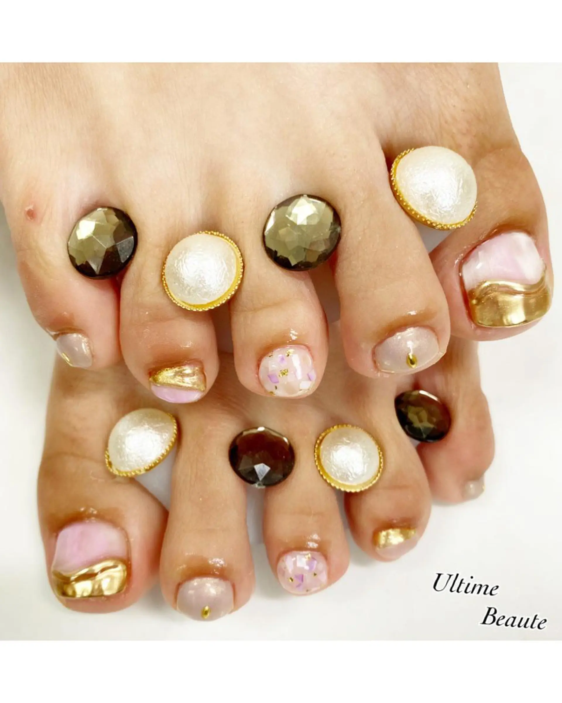 ネイル ゴールド ミラーネイル 石塚 亜矢加のネイルデザイン