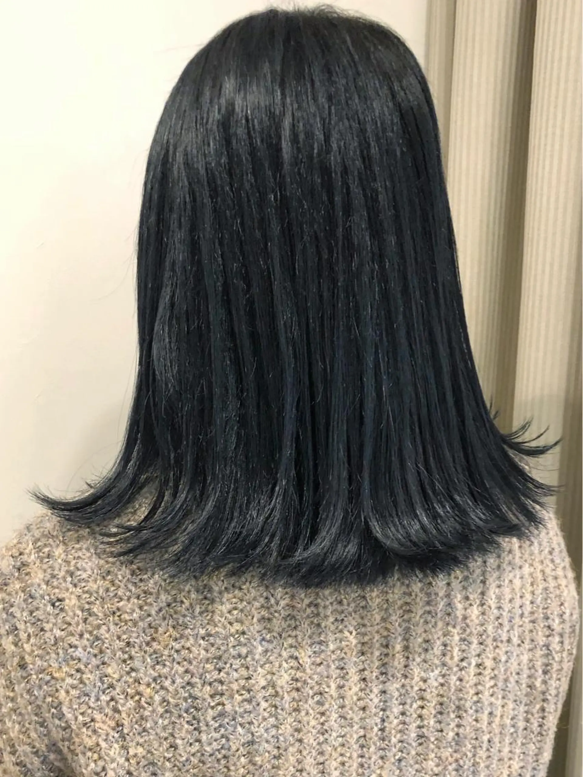 ミディアム カラー アッシュ ネイビーカラー 外ハネヘア cofy by melt所属・🍎みついじゅん🍏 ボブ指名No.1のヘアスタイル