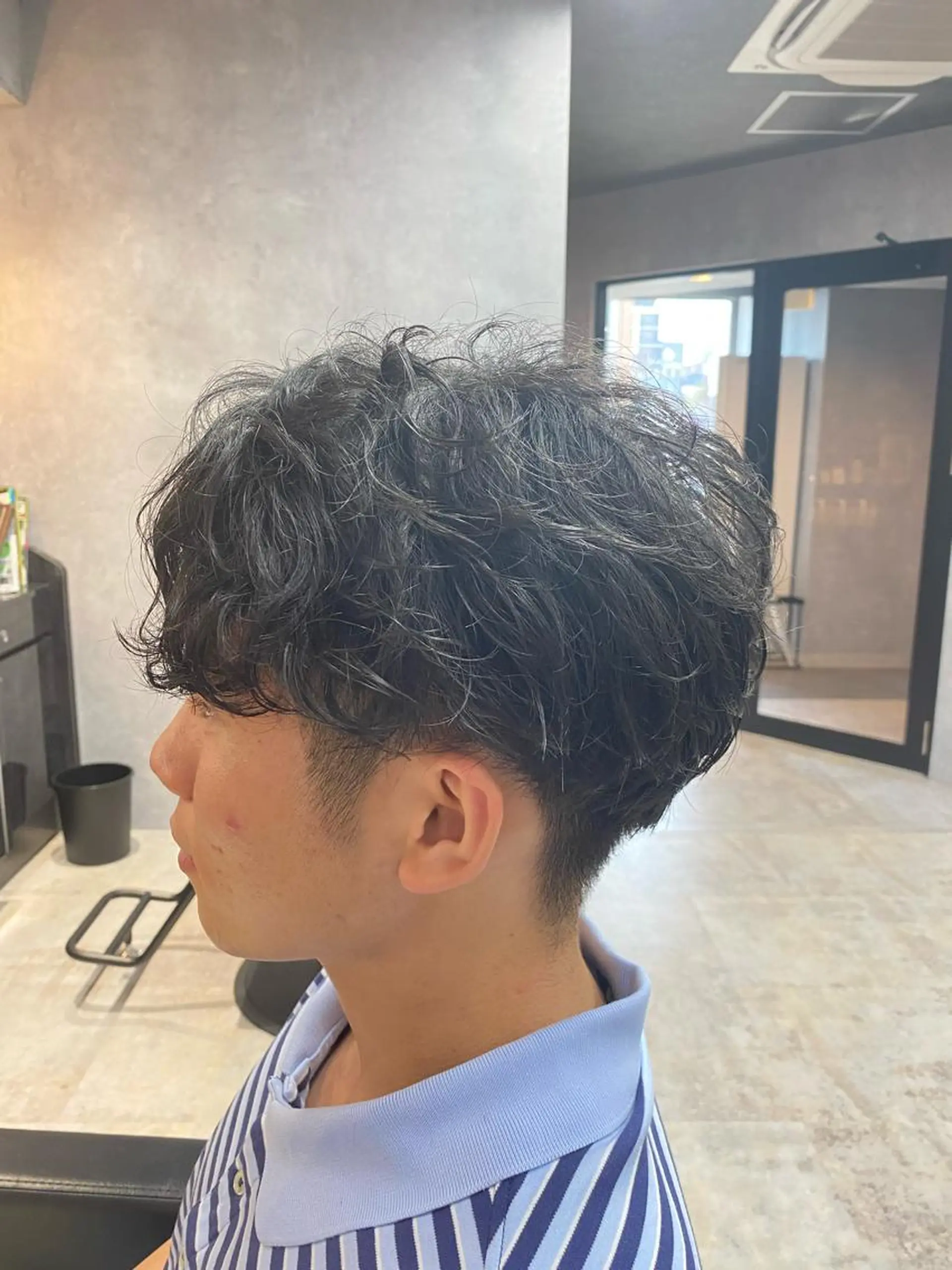 ミディアム パーマ メンズ ミディアムパーマ センターパート メンズパーマ 大阪メンズヘアのプロ 高橋 直希のヘアスタイル