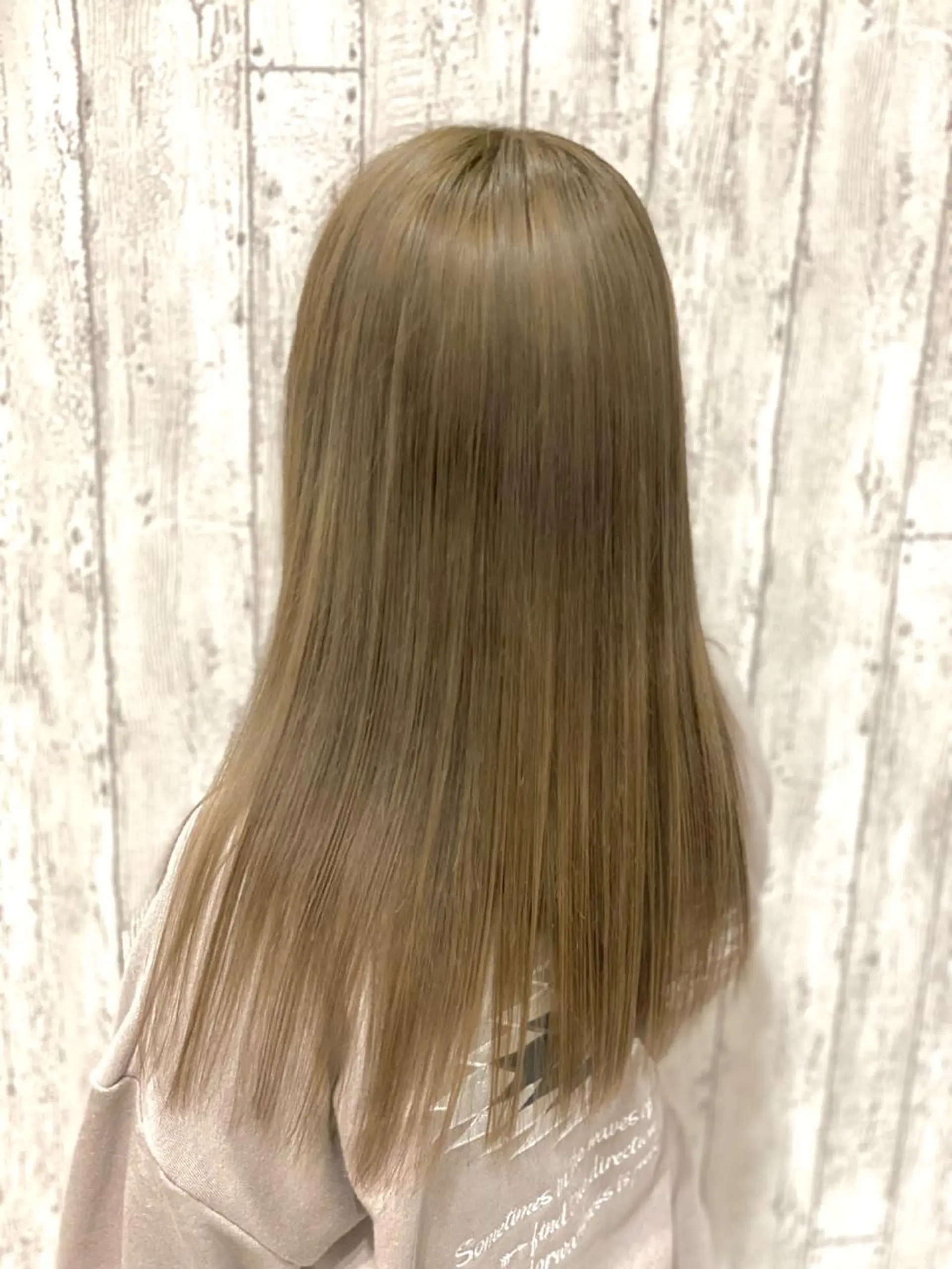 ロング カラー ベージュカラー ブリーチ ミルクティーベージュ ヘアカラー トリートメント ⭐️⭐️縮毛矯正の スペシャリスト松本✨のヘアスタイル