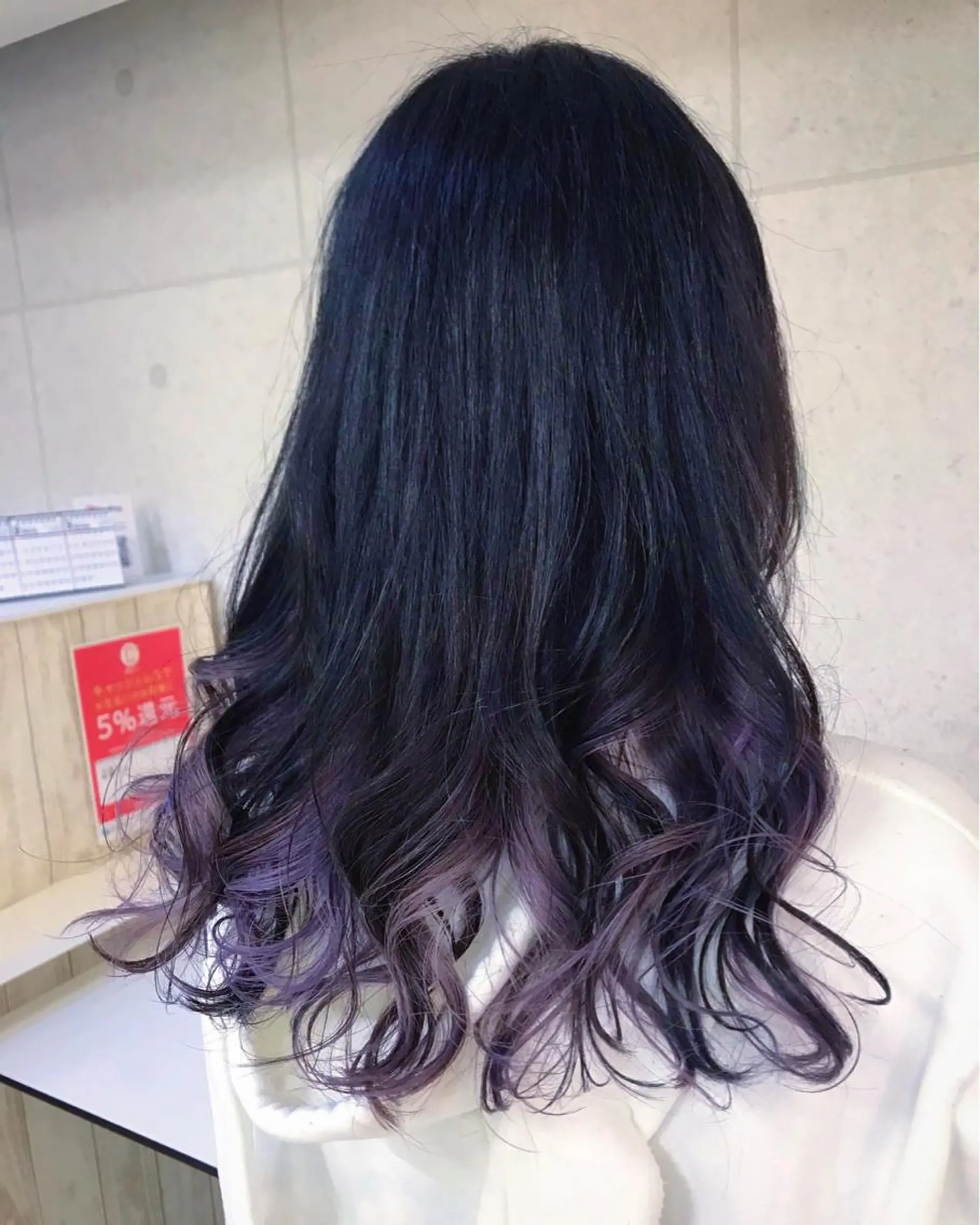 セミロング カラー 具志 真理子のヘアスタイル