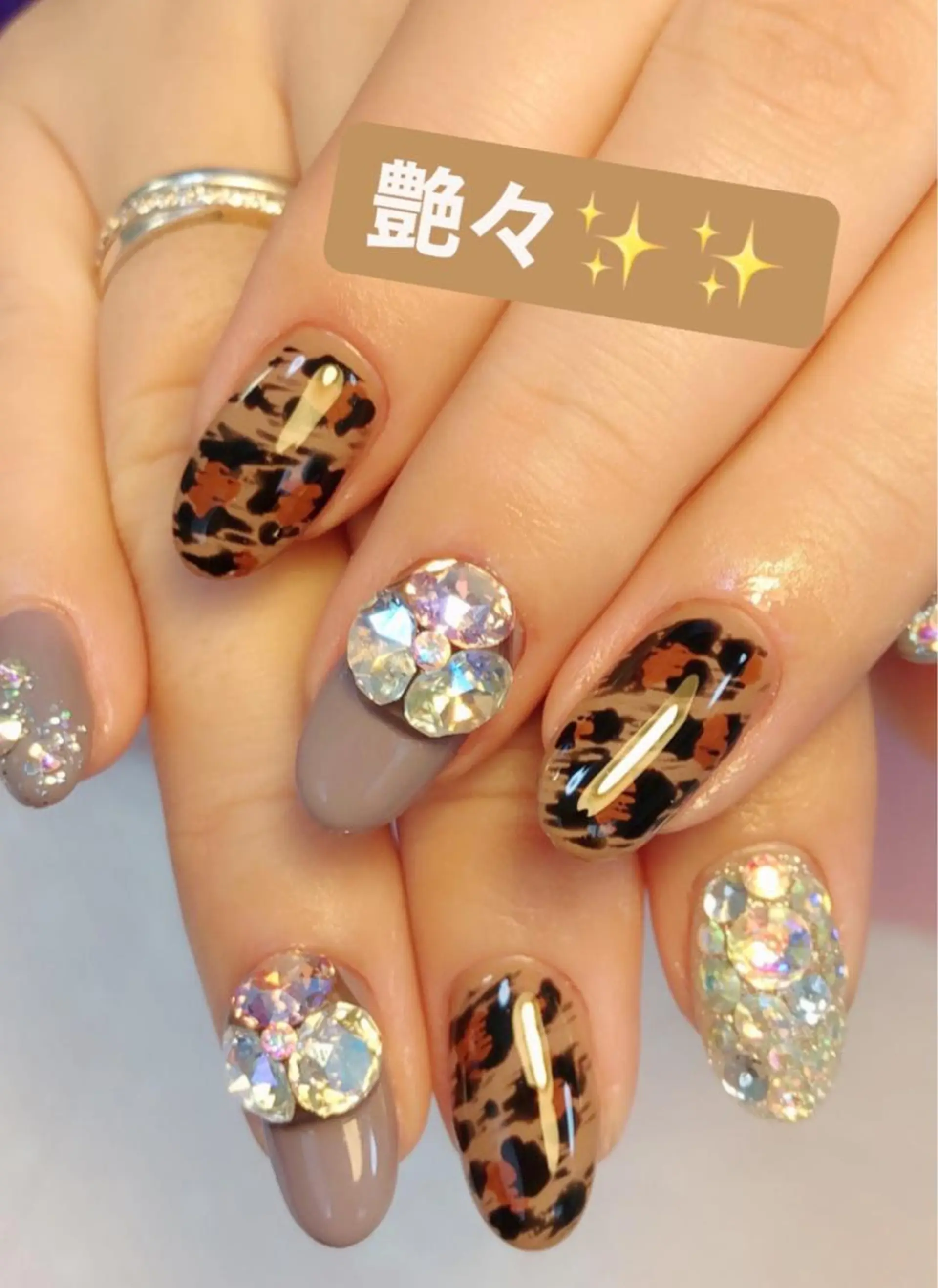 ミディアム TAKAMATSU RINAのネイルデザイン